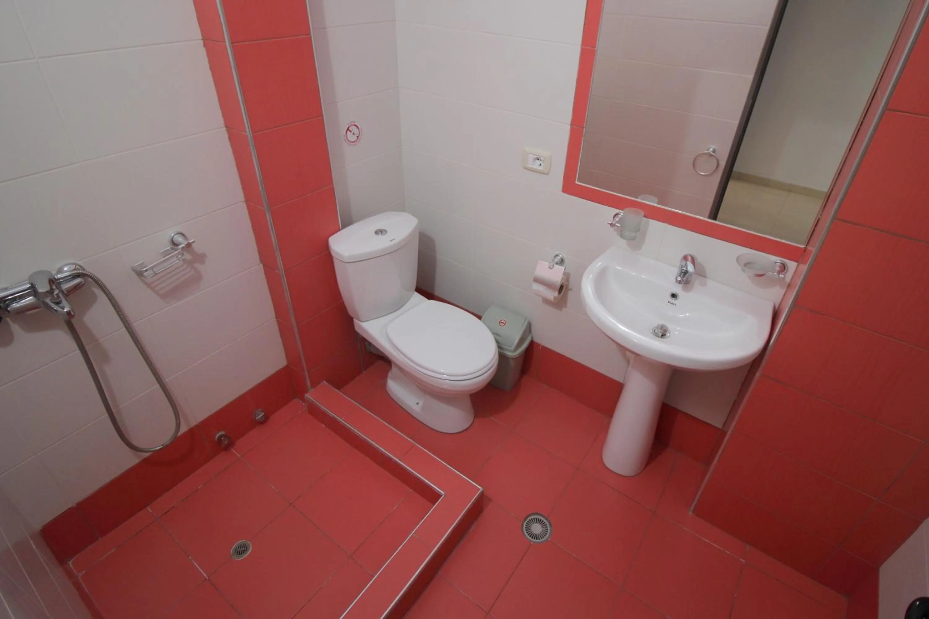 Shower in Hotel Argjiro