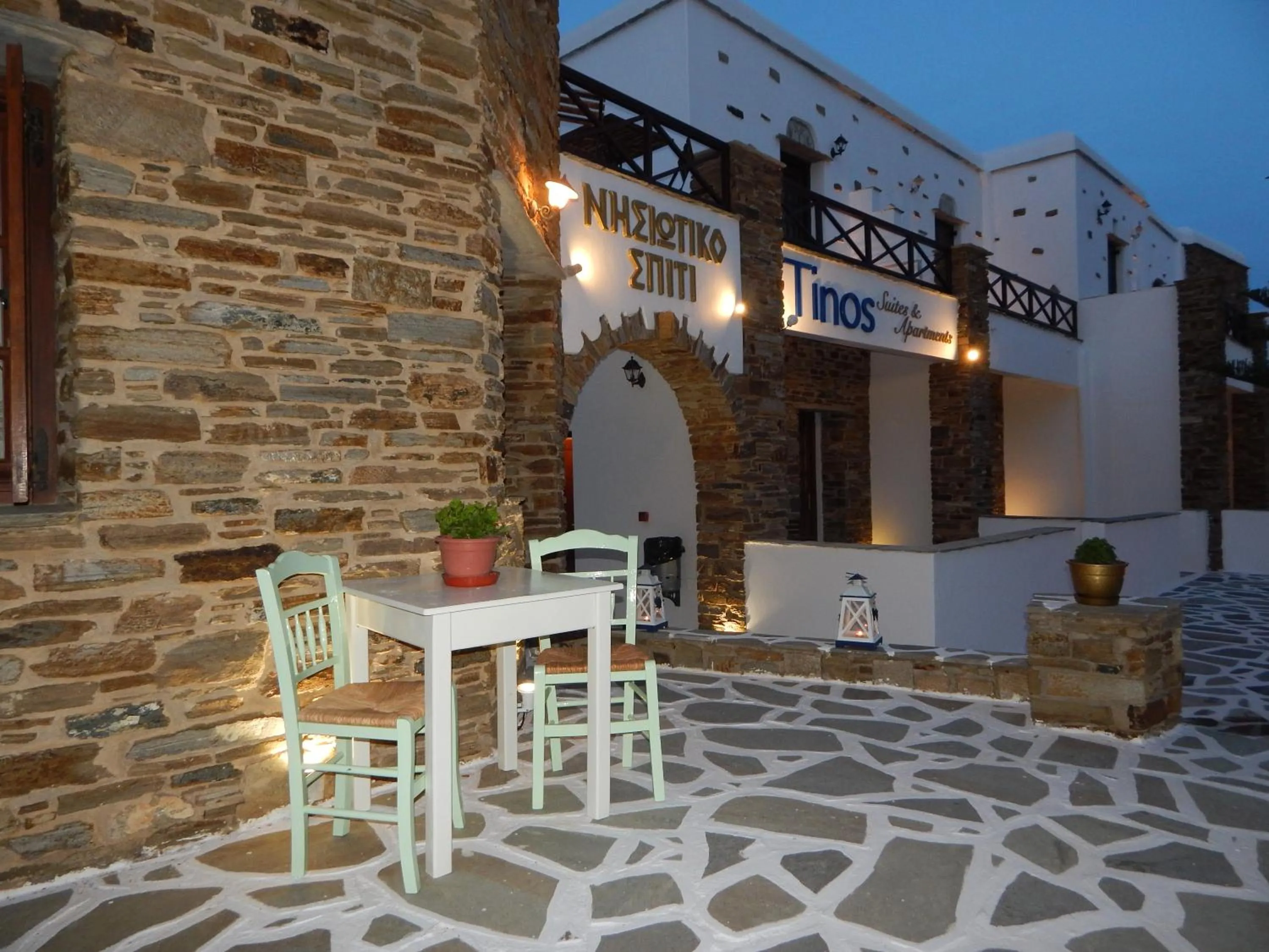 Tinos Suites & Apartments