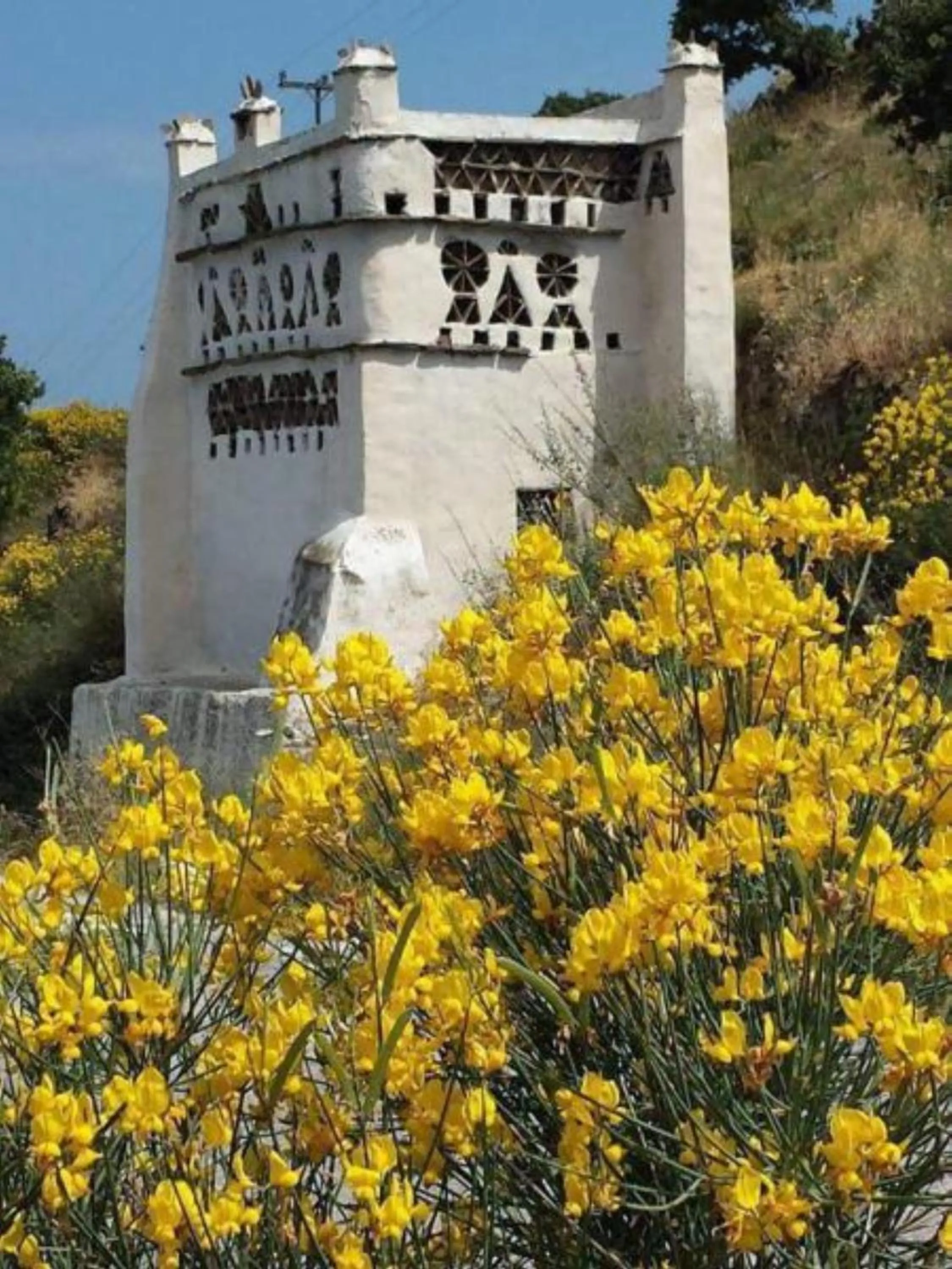 Tinos Suites & Apartments