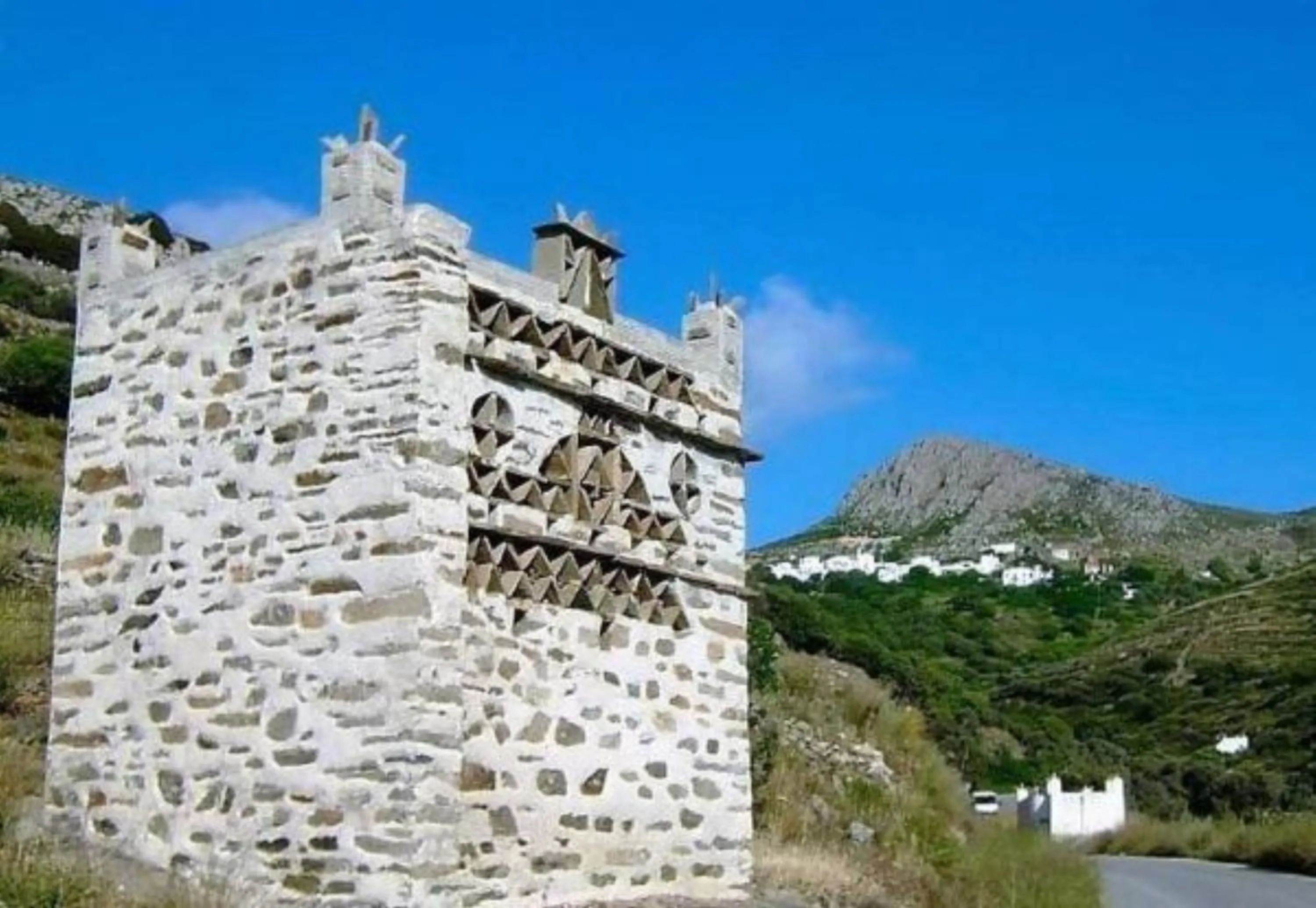 Tinos Suites & Apartments