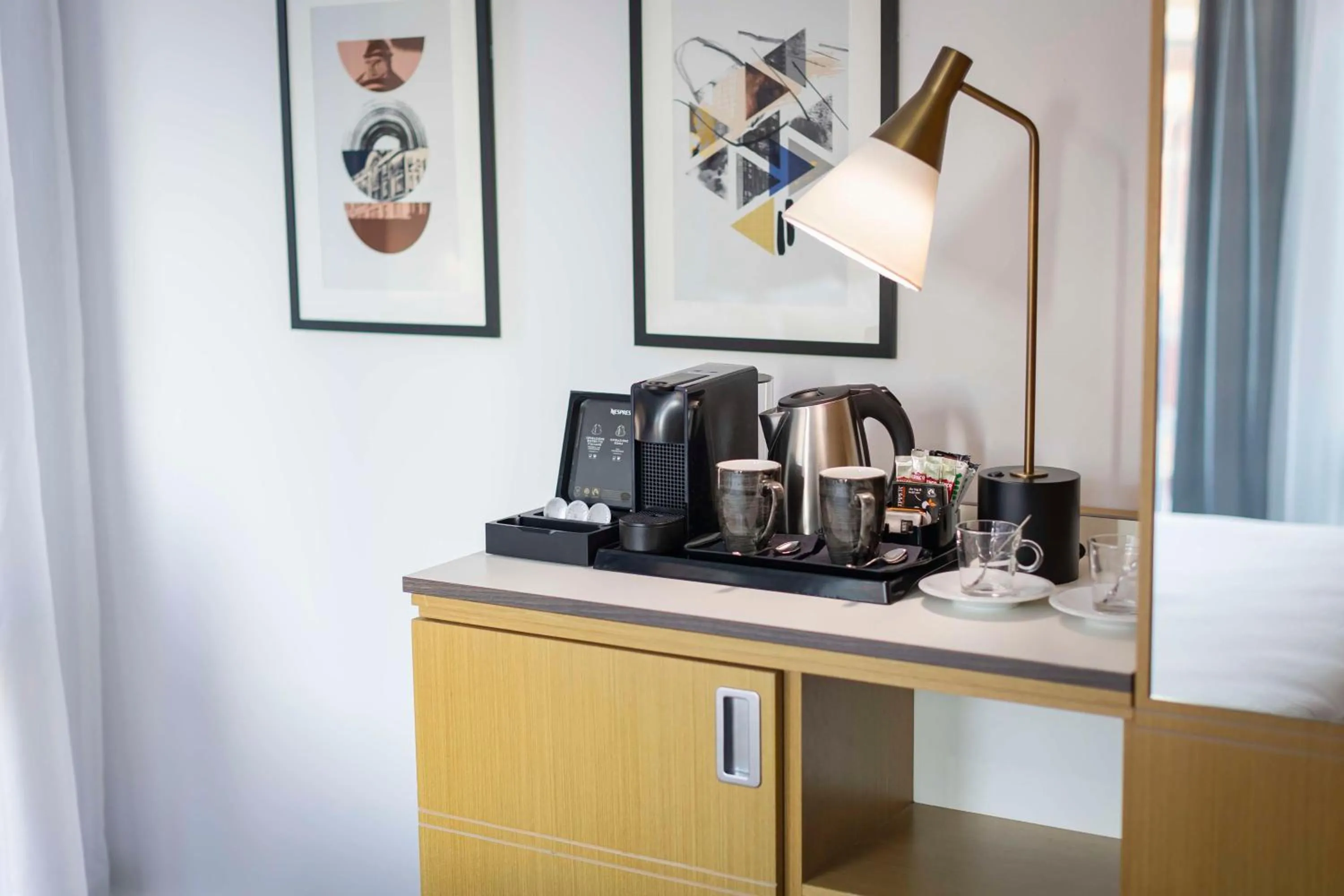 Coffee/tea facilities in DoubleTree by Hilton Manchester Piccadilly