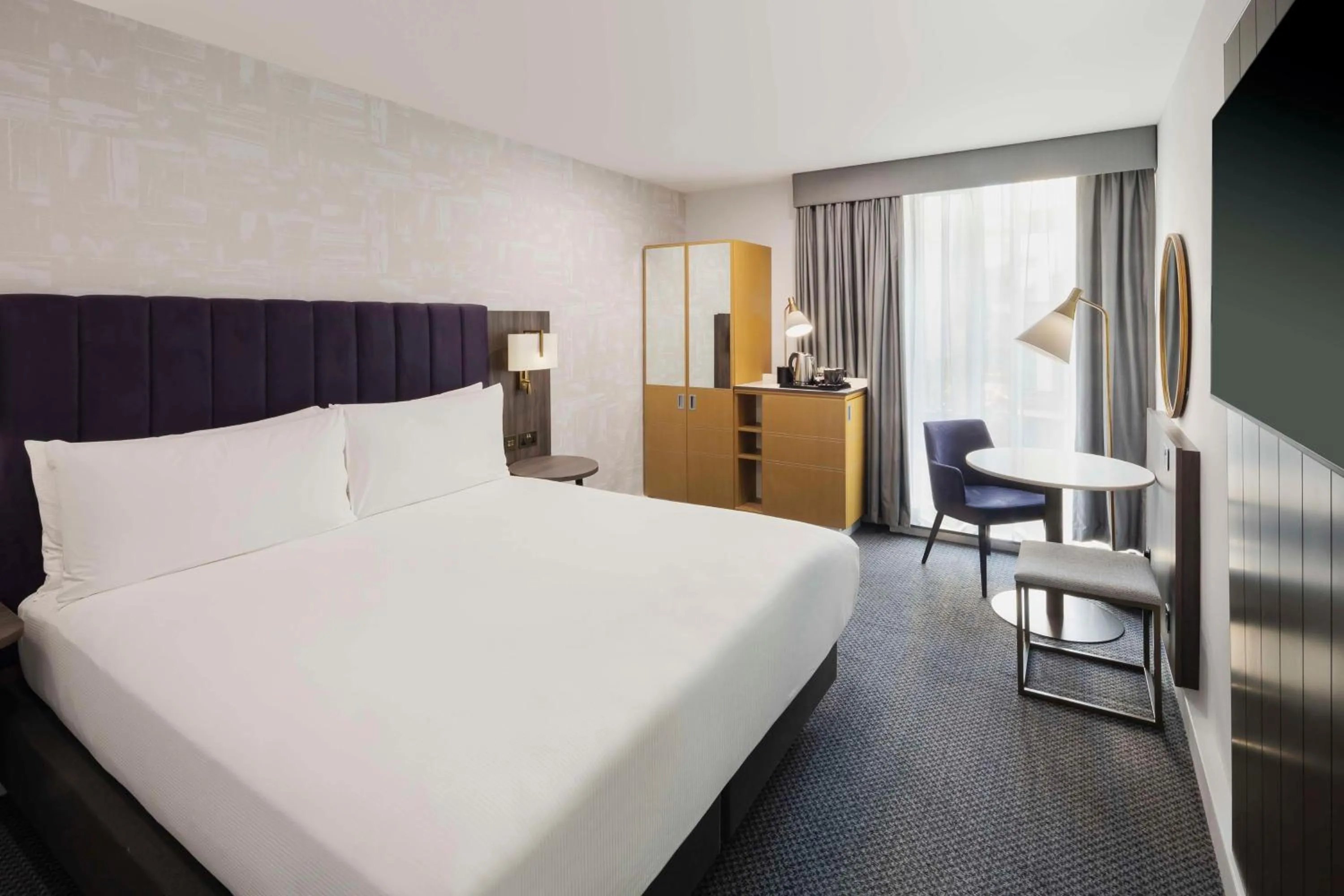 Bed in DoubleTree by Hilton Manchester Piccadilly