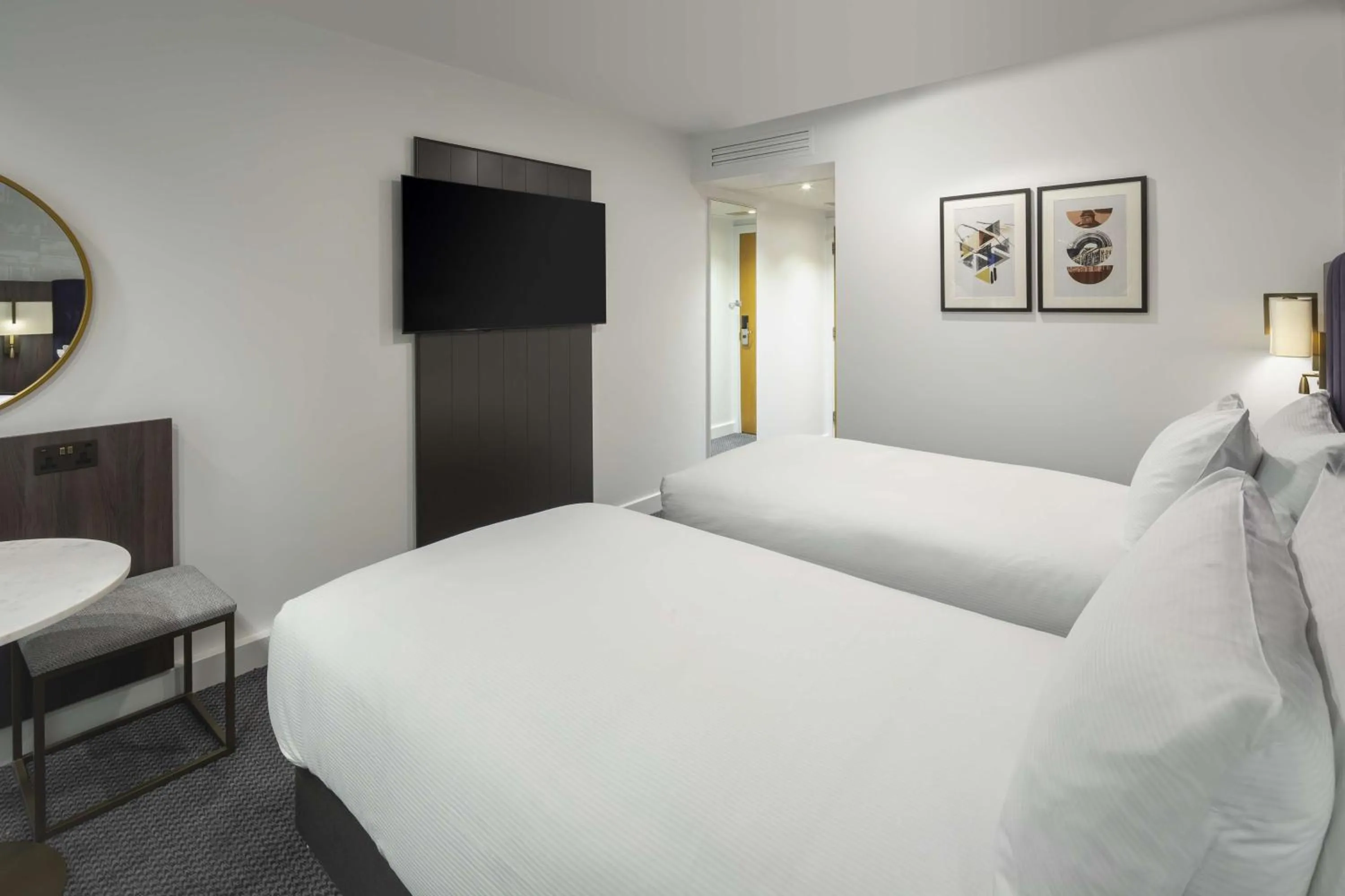 Bed in DoubleTree by Hilton Manchester Piccadilly