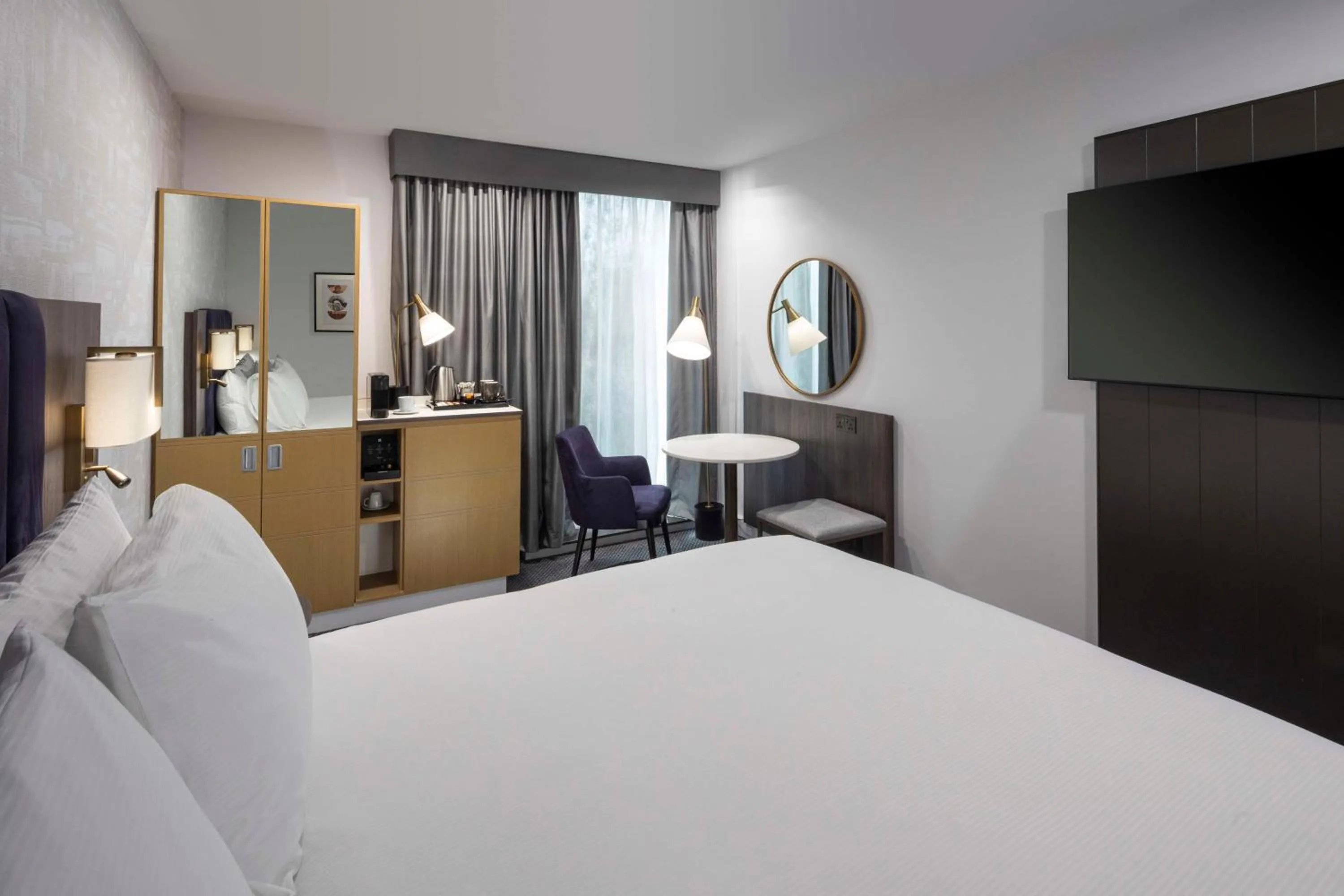 Bed in DoubleTree by Hilton Manchester Piccadilly