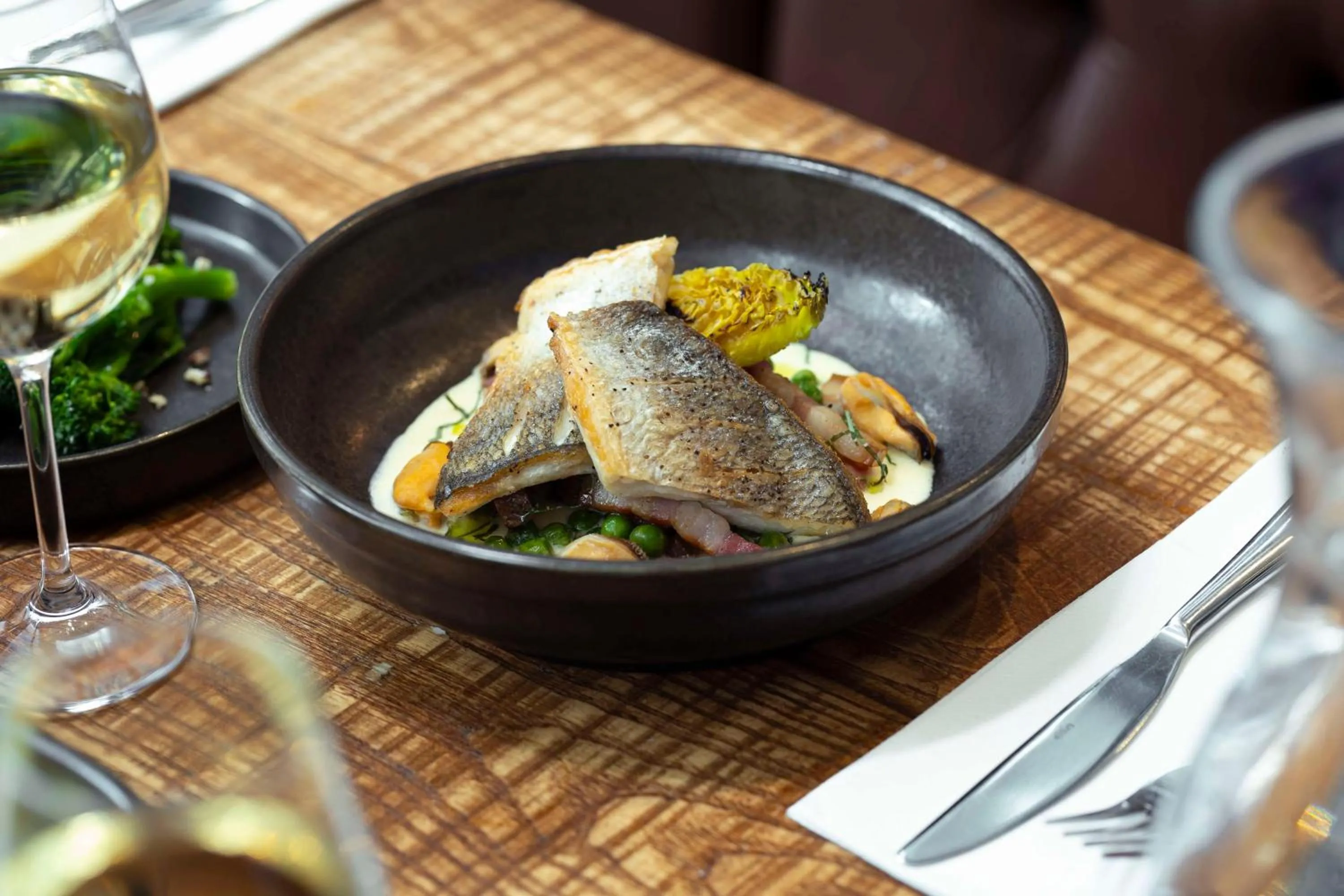 Dining area in DoubleTree by Hilton Manchester Piccadilly