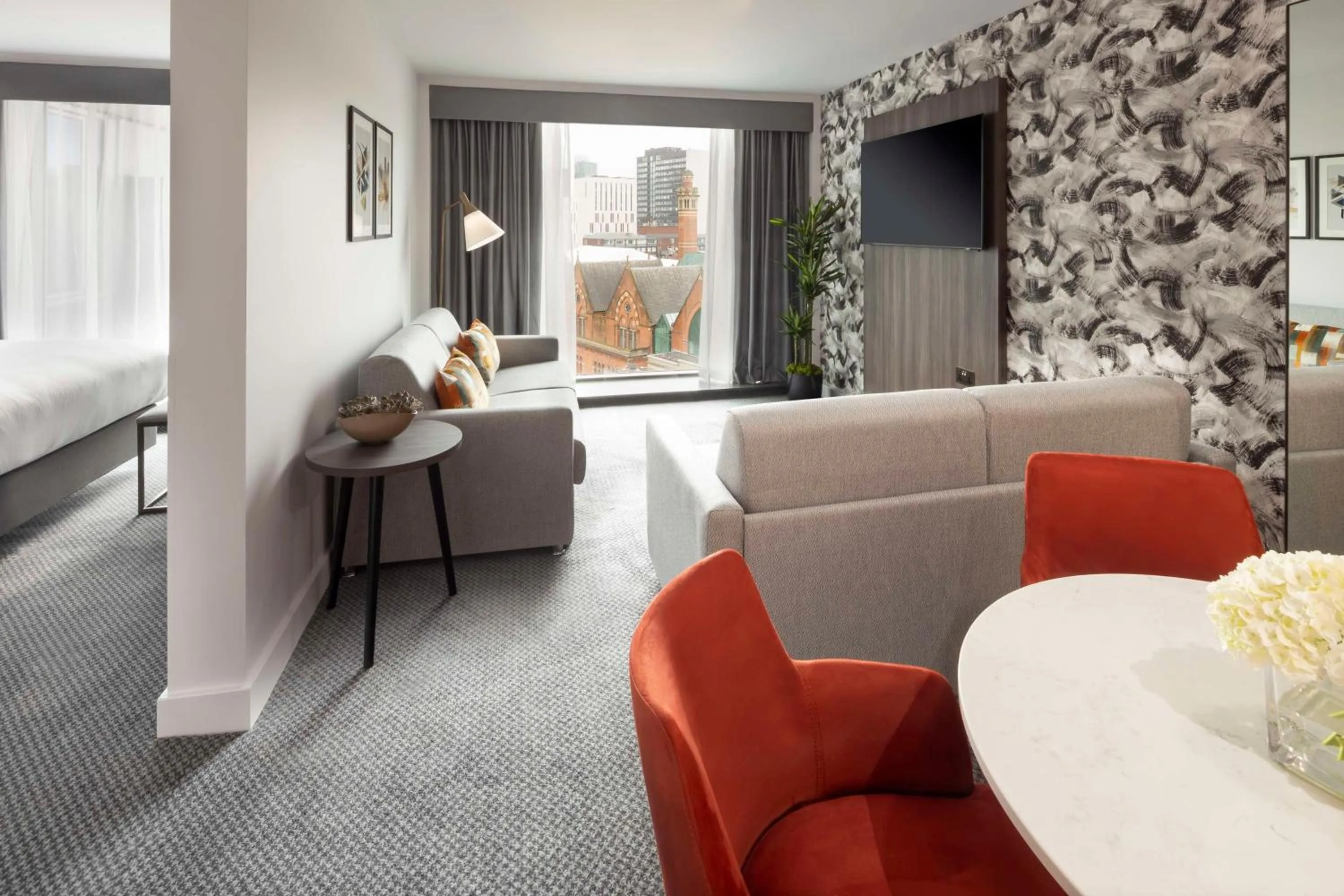 TV and multimedia in DoubleTree by Hilton Manchester Piccadilly