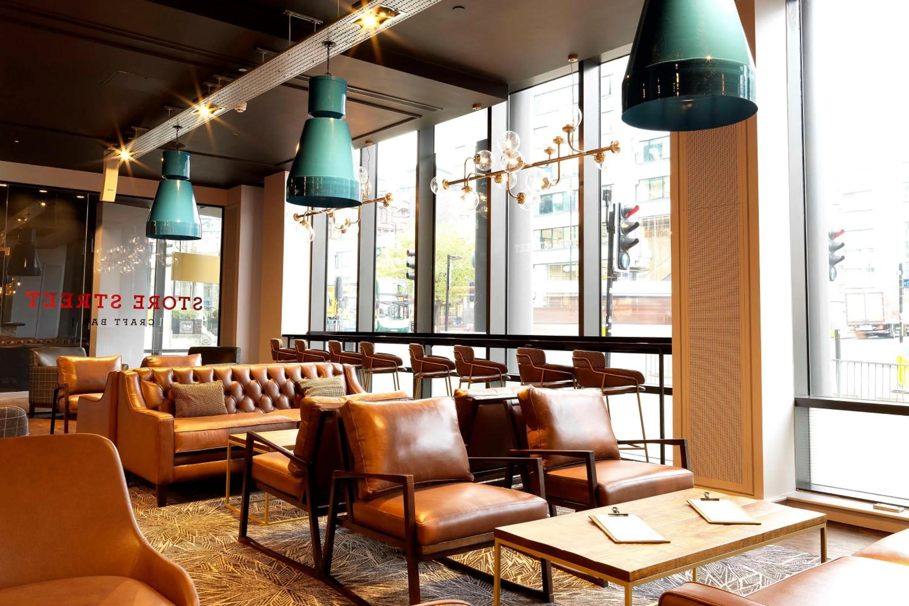 Lounge or bar in DoubleTree by Hilton Manchester Piccadilly