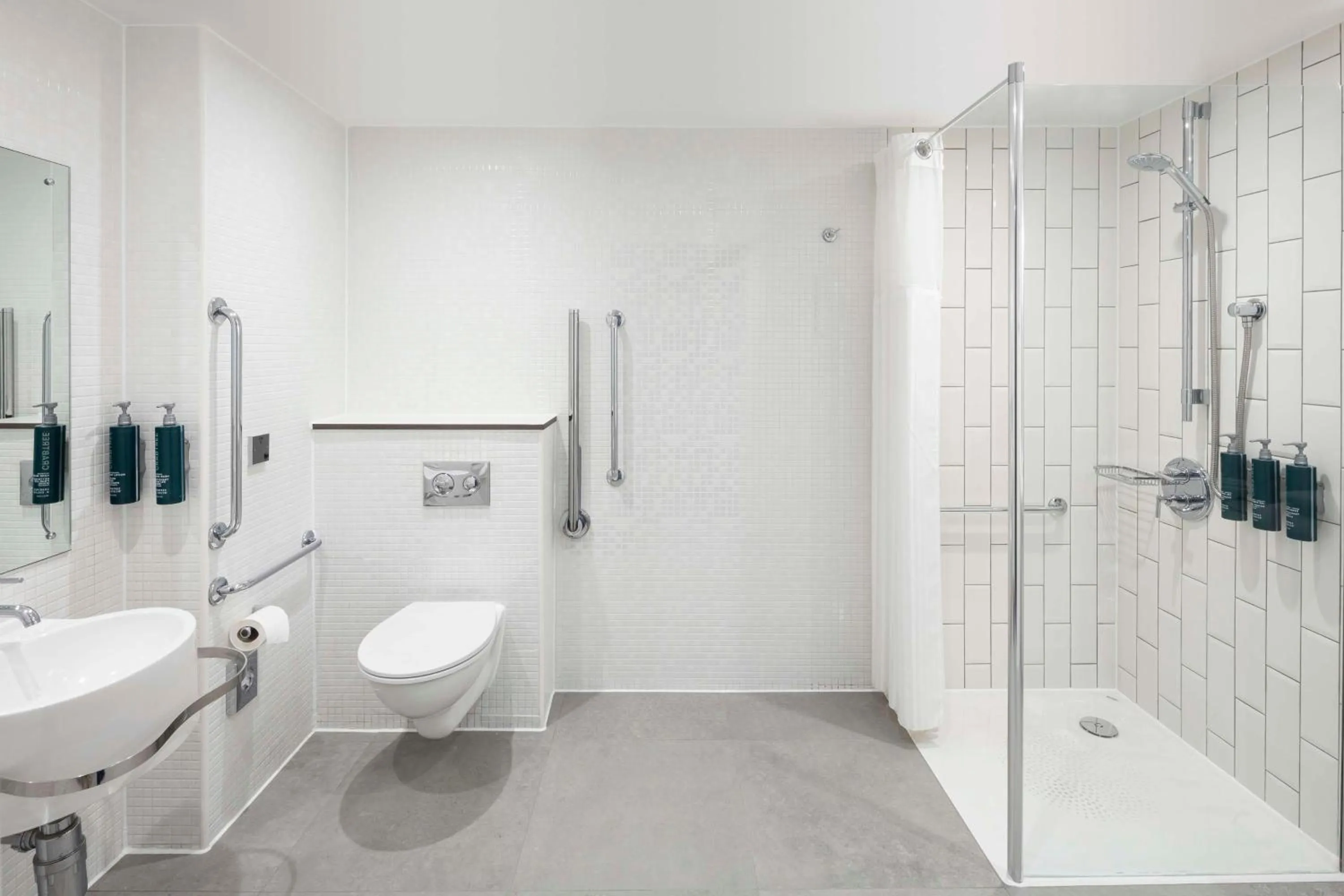 Toilet in DoubleTree by Hilton Manchester Piccadilly