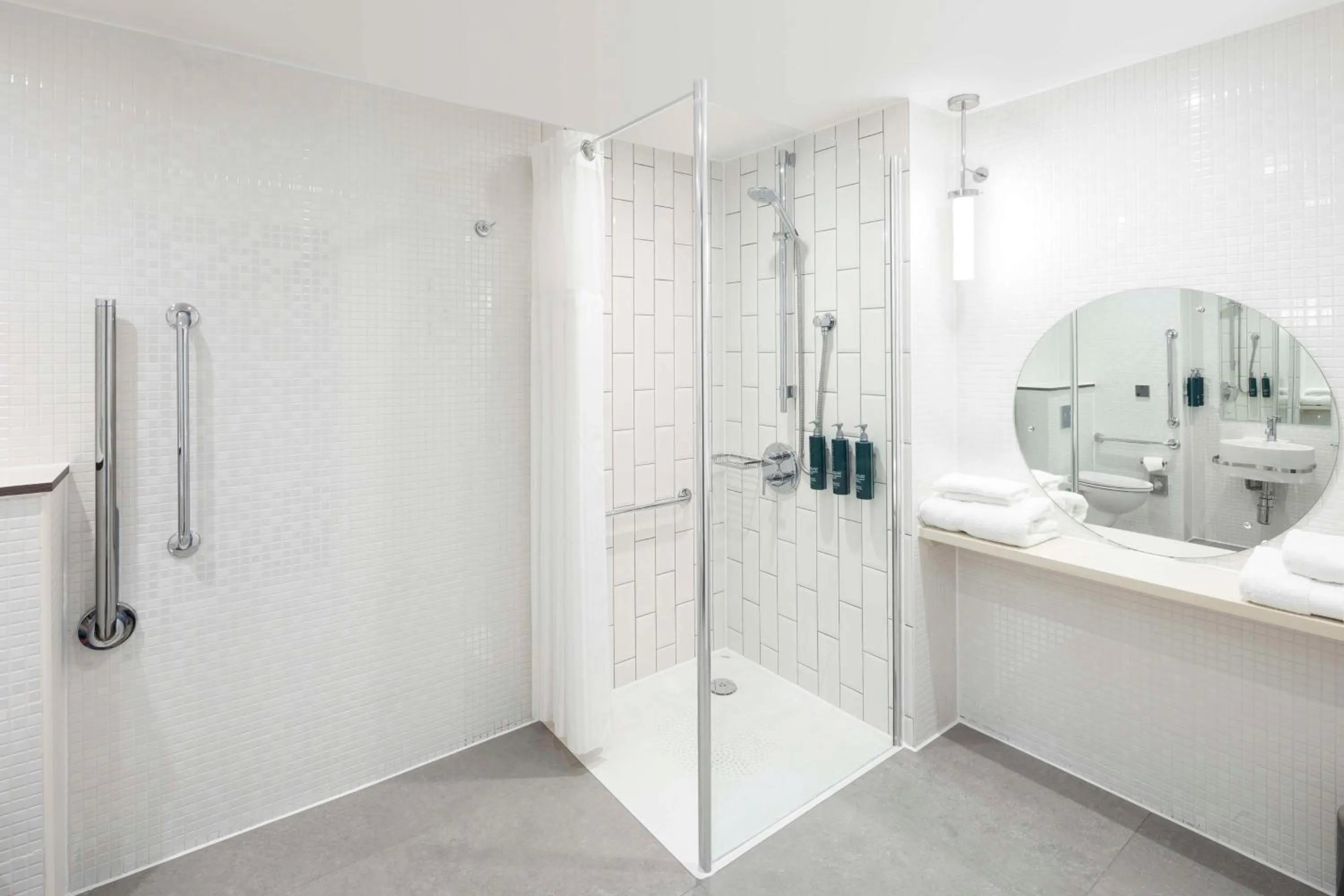 Toilet in DoubleTree by Hilton Manchester Piccadilly