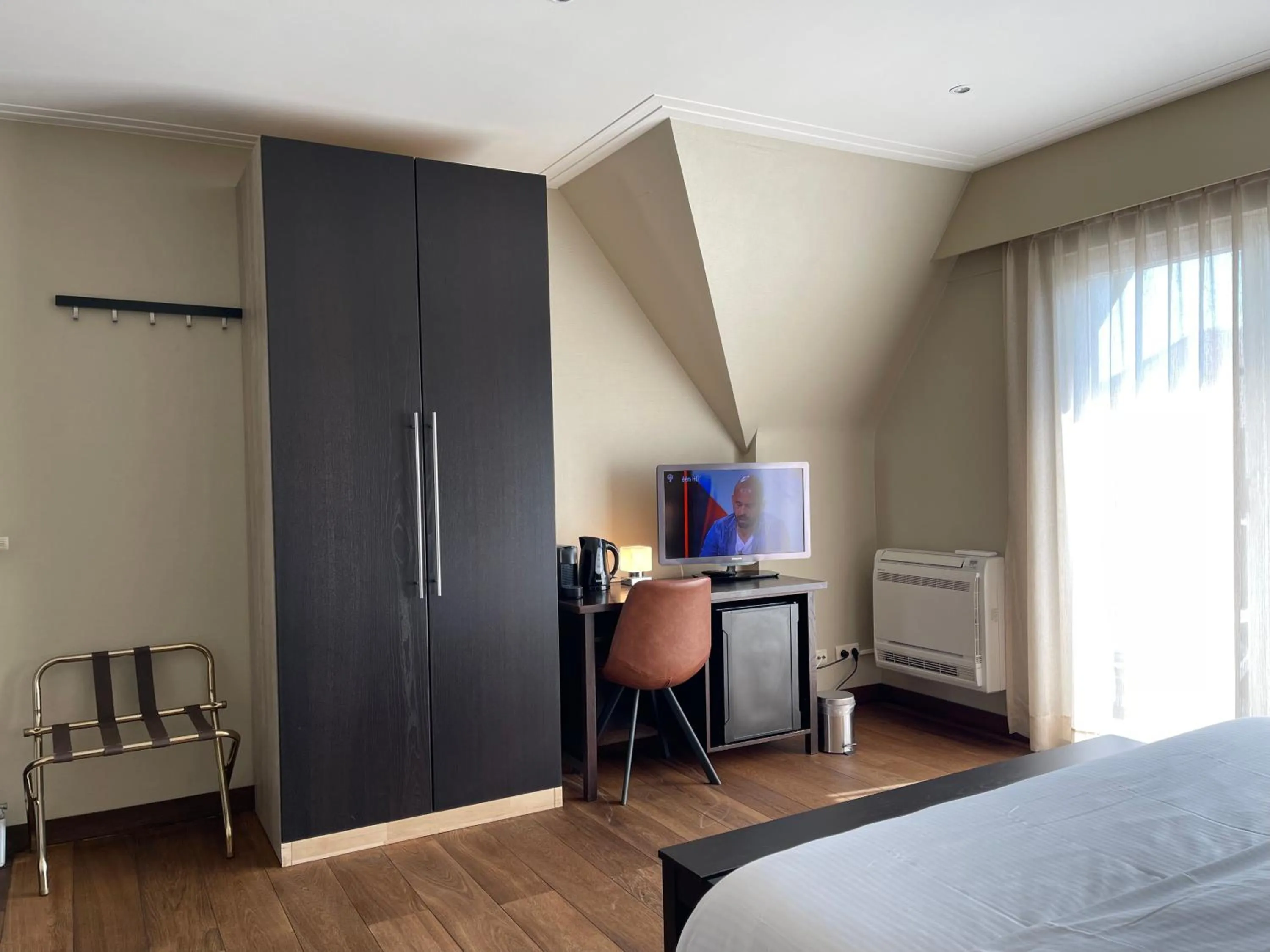 TV and multimedia, Bed in Villa Hotel