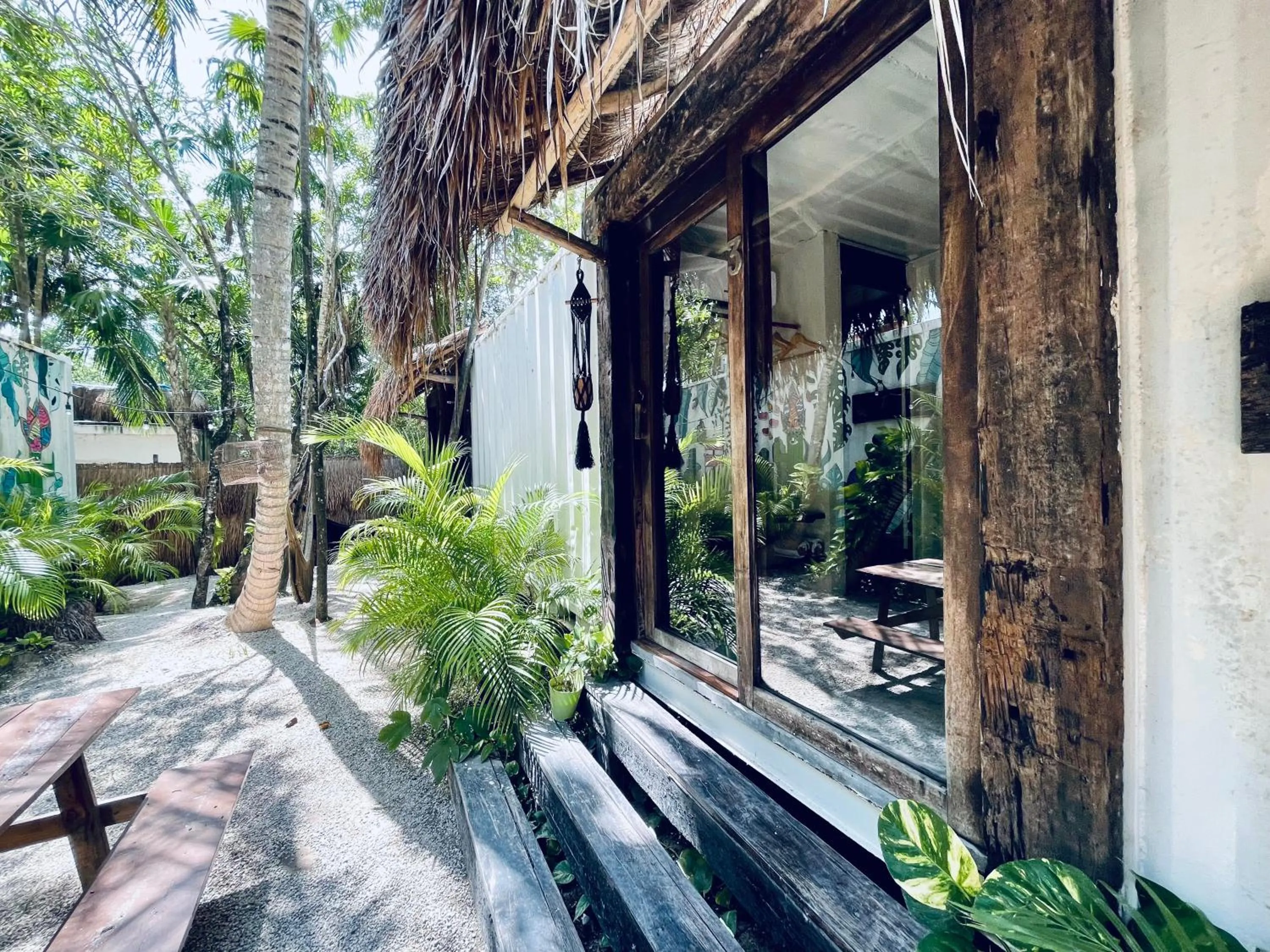 Facade/entrance in Pal Mar Glamtainer Tulum