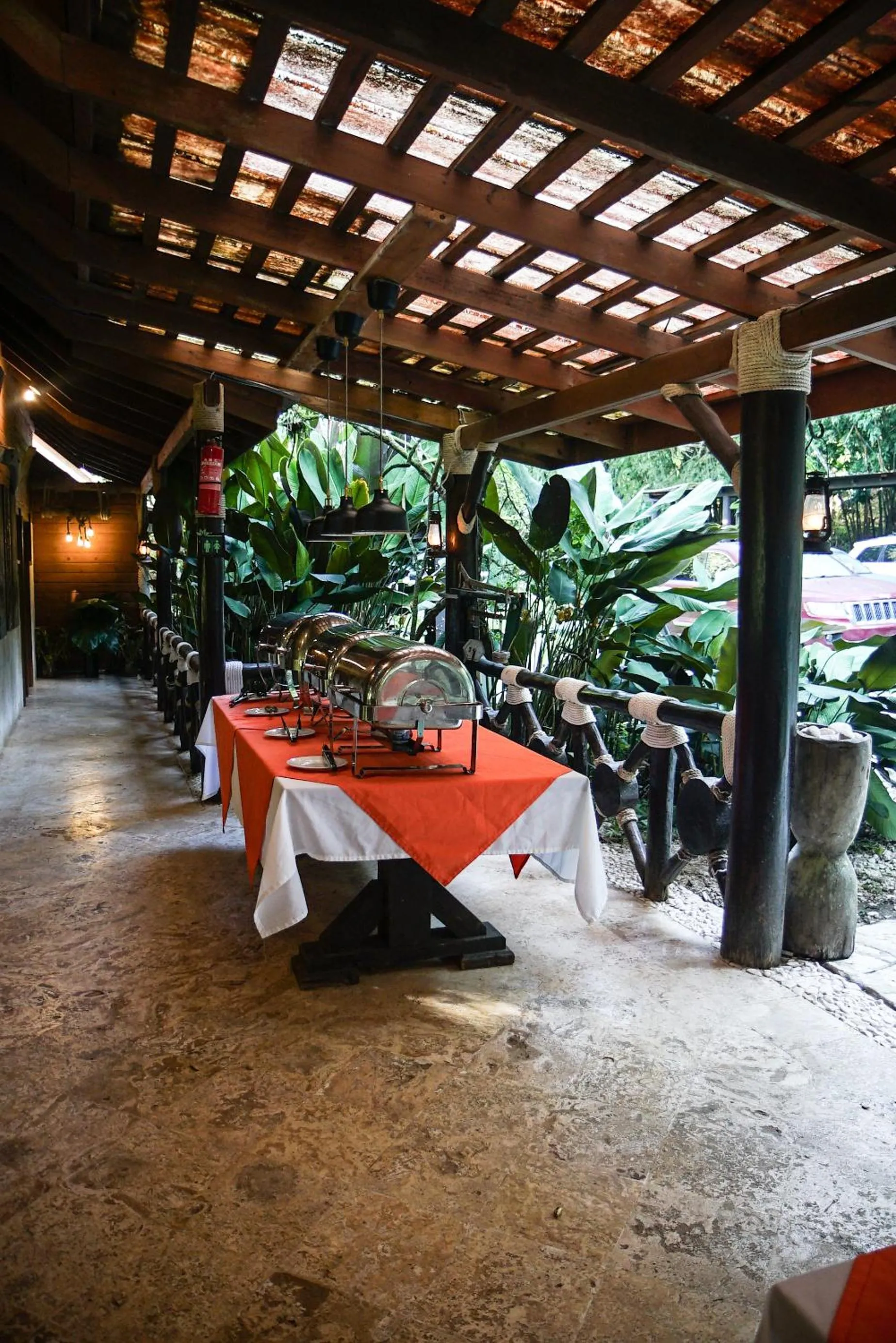 Restaurant/places to eat in Platon Ecolodge