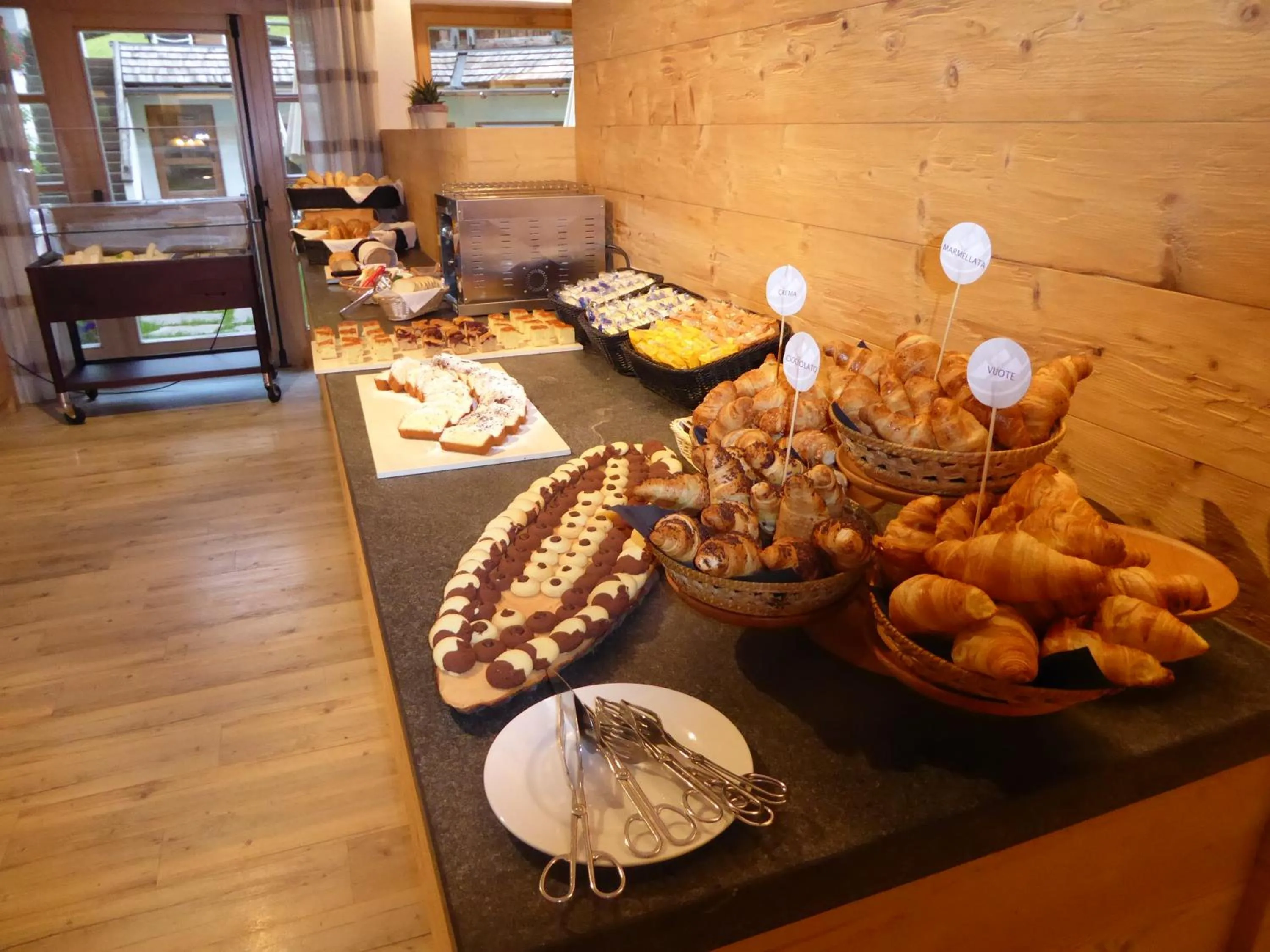 Buffet breakfast in Hotel Cristallo - Wellness Mountain Living