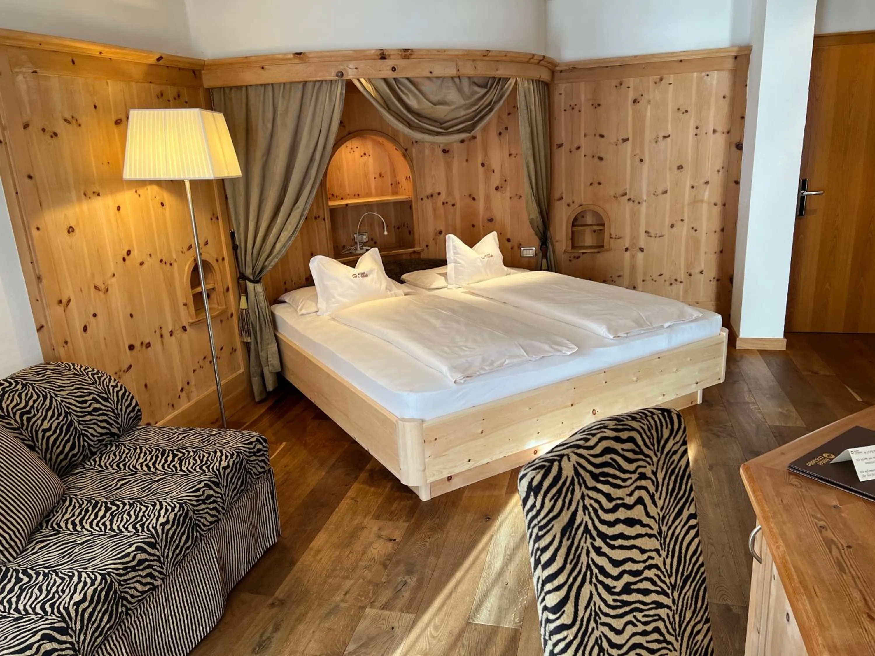 Bedroom, Bed in Hotel Cristallo - Wellness Mountain Living