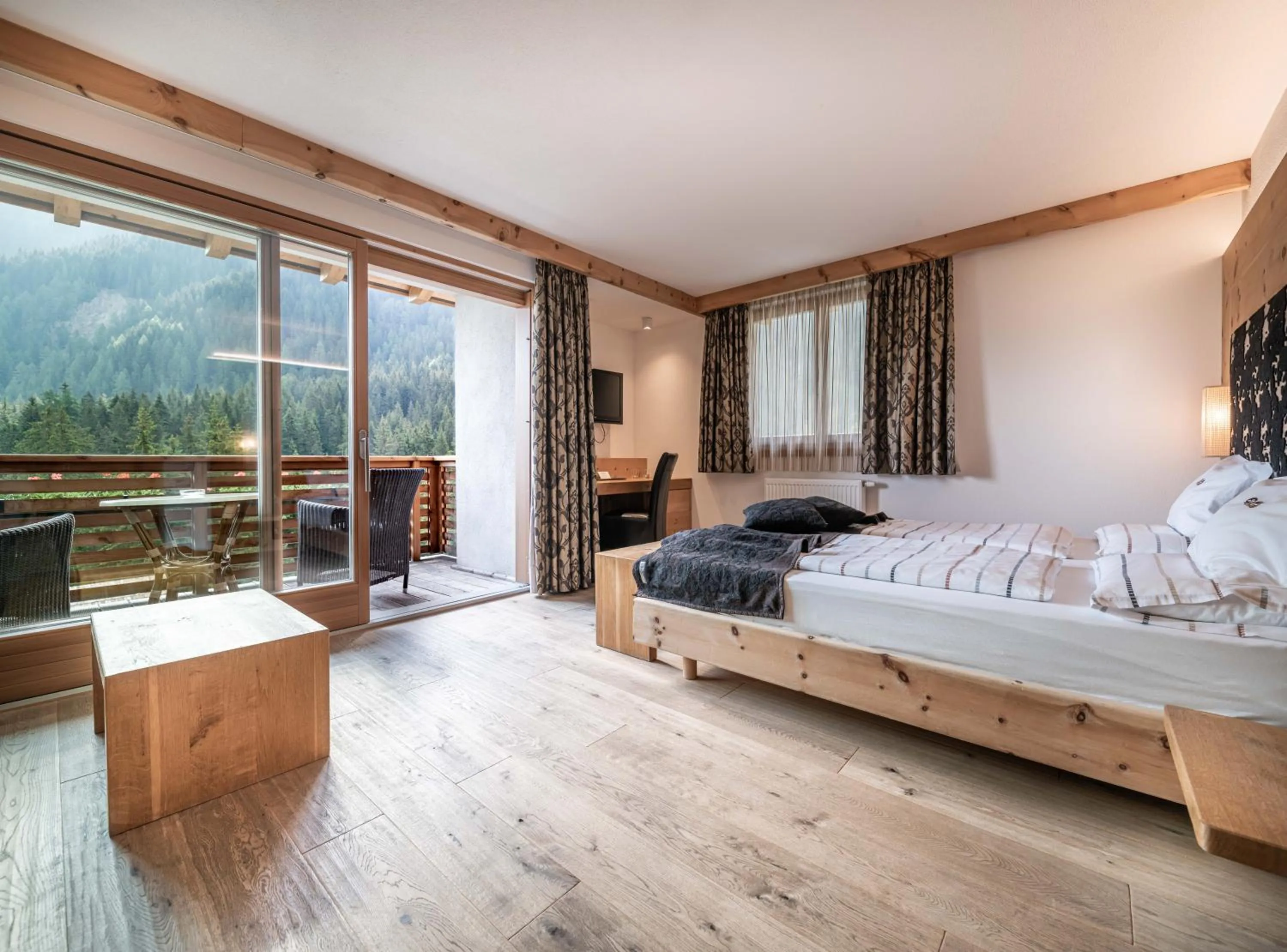 Bedroom, Bed in Hotel Cristallo - Wellness Mountain Living