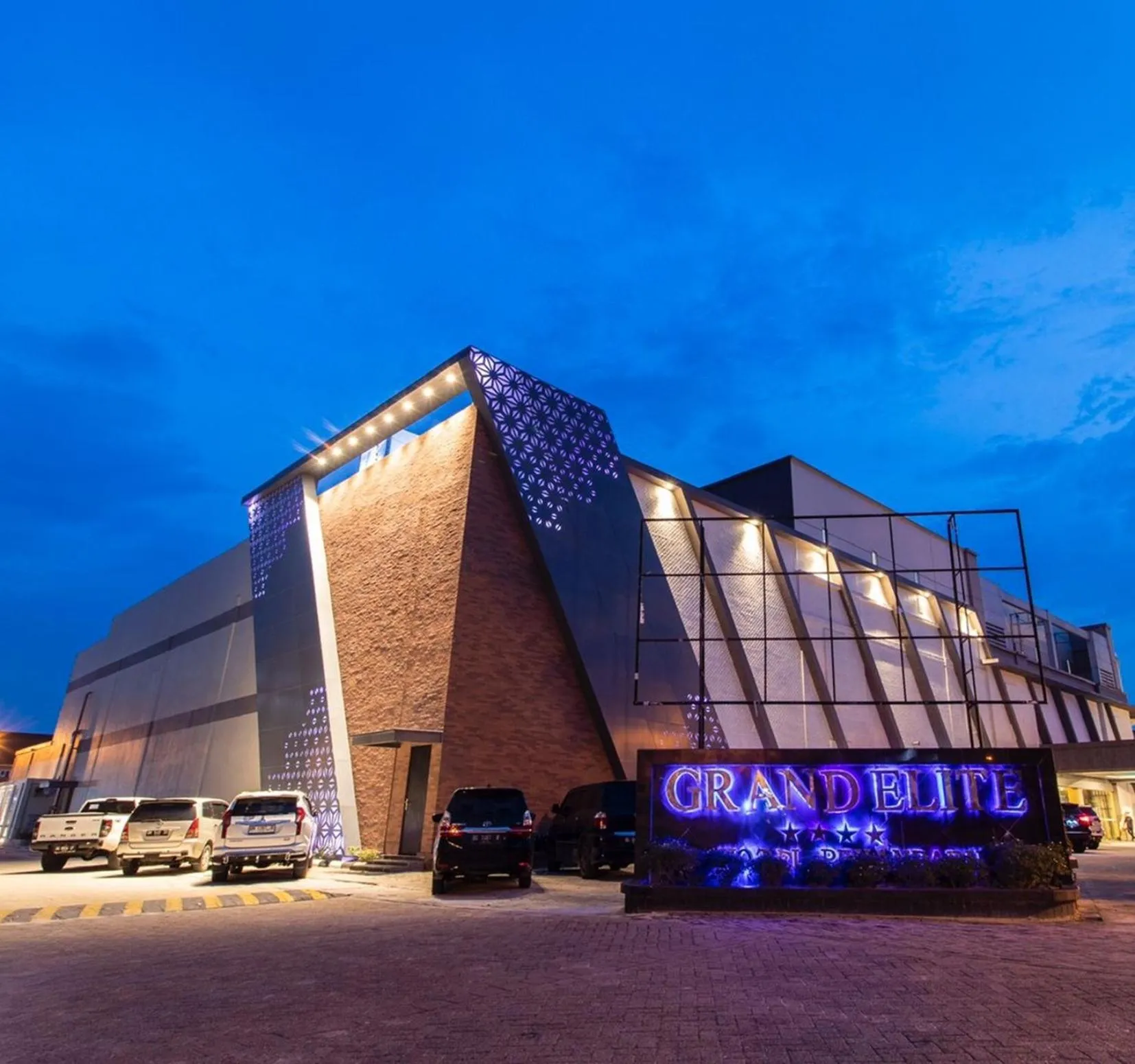 Property building in Grand Elite Hotel Pekanbaru