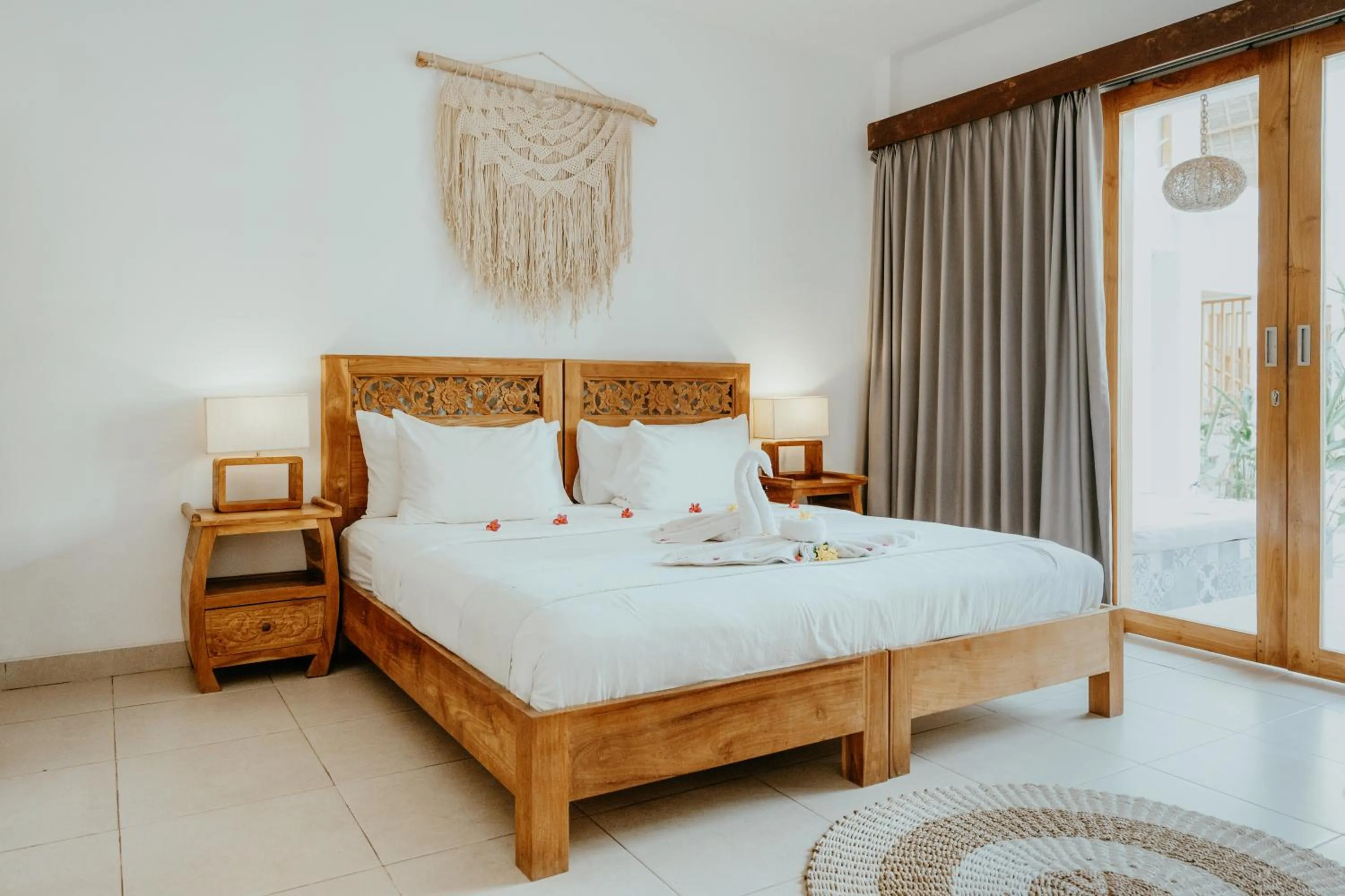 Photo of the whole room, Bed in Coco Lemon Gili Resort
