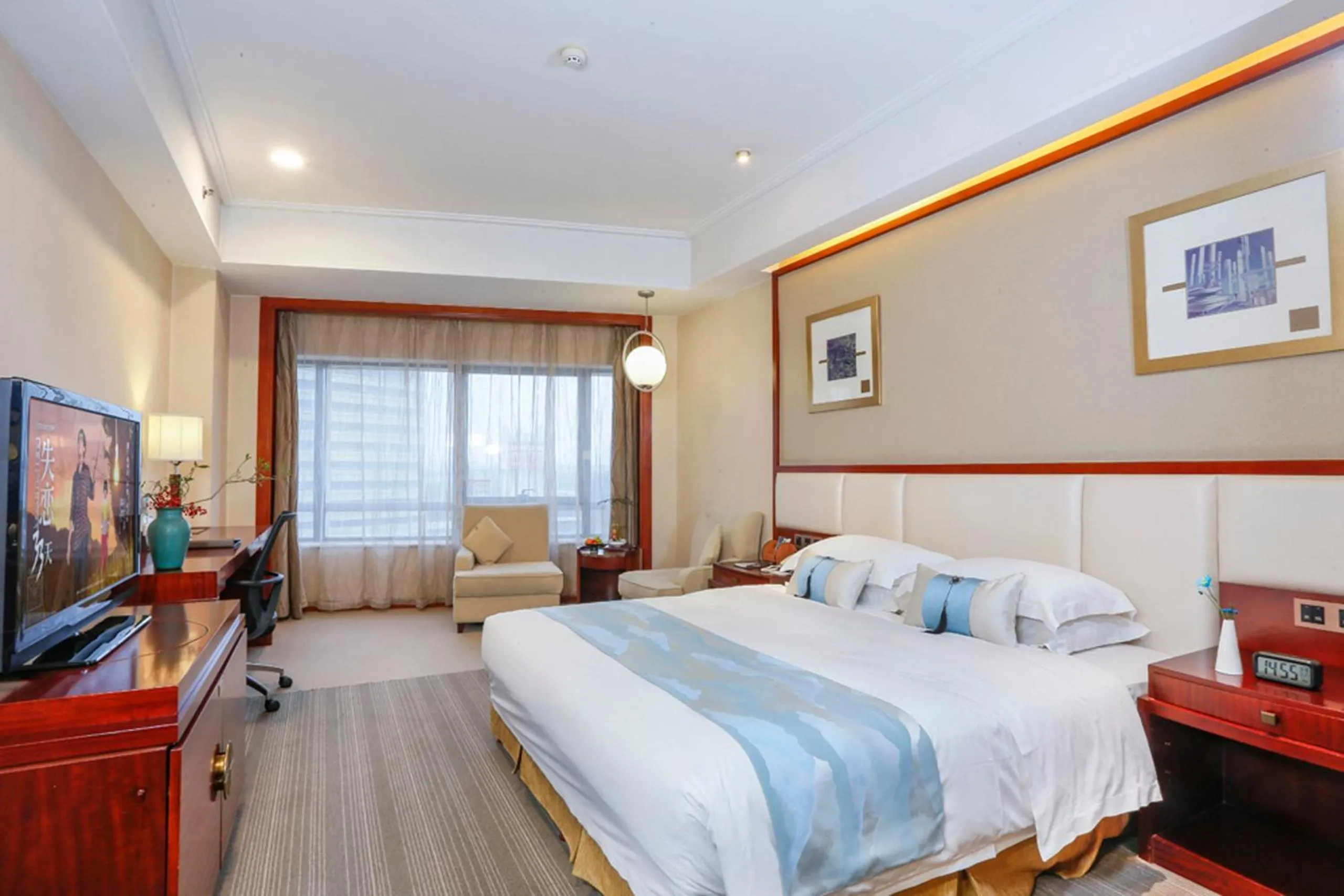 Photo of the whole room, Bed in Yiwu Ocean Hotel - Original Best Western Premier Ocean Hotel