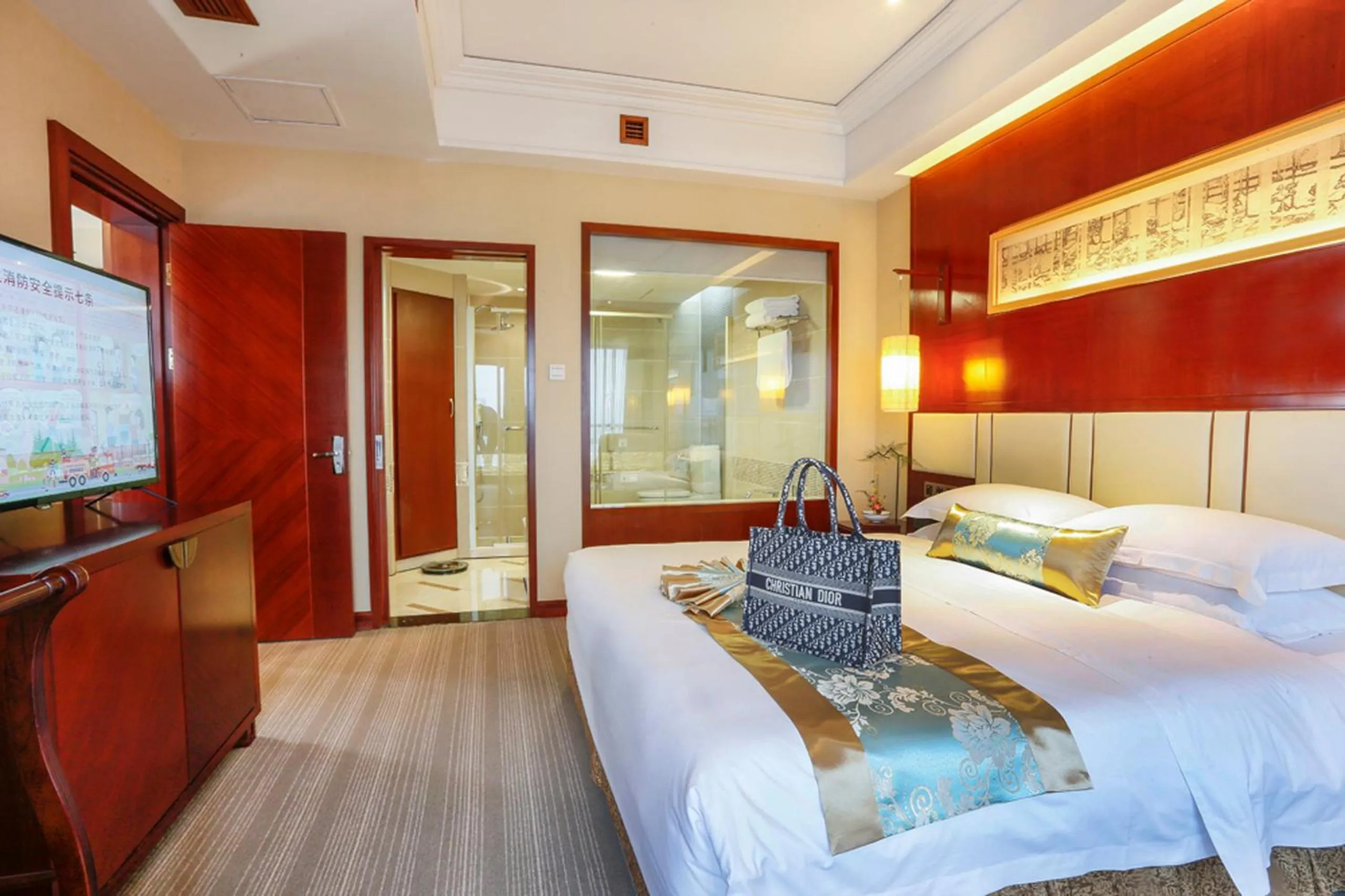 Photo of the whole room, Bed in Yiwu Ocean Hotel - Original Best Western Premier Ocean Hotel