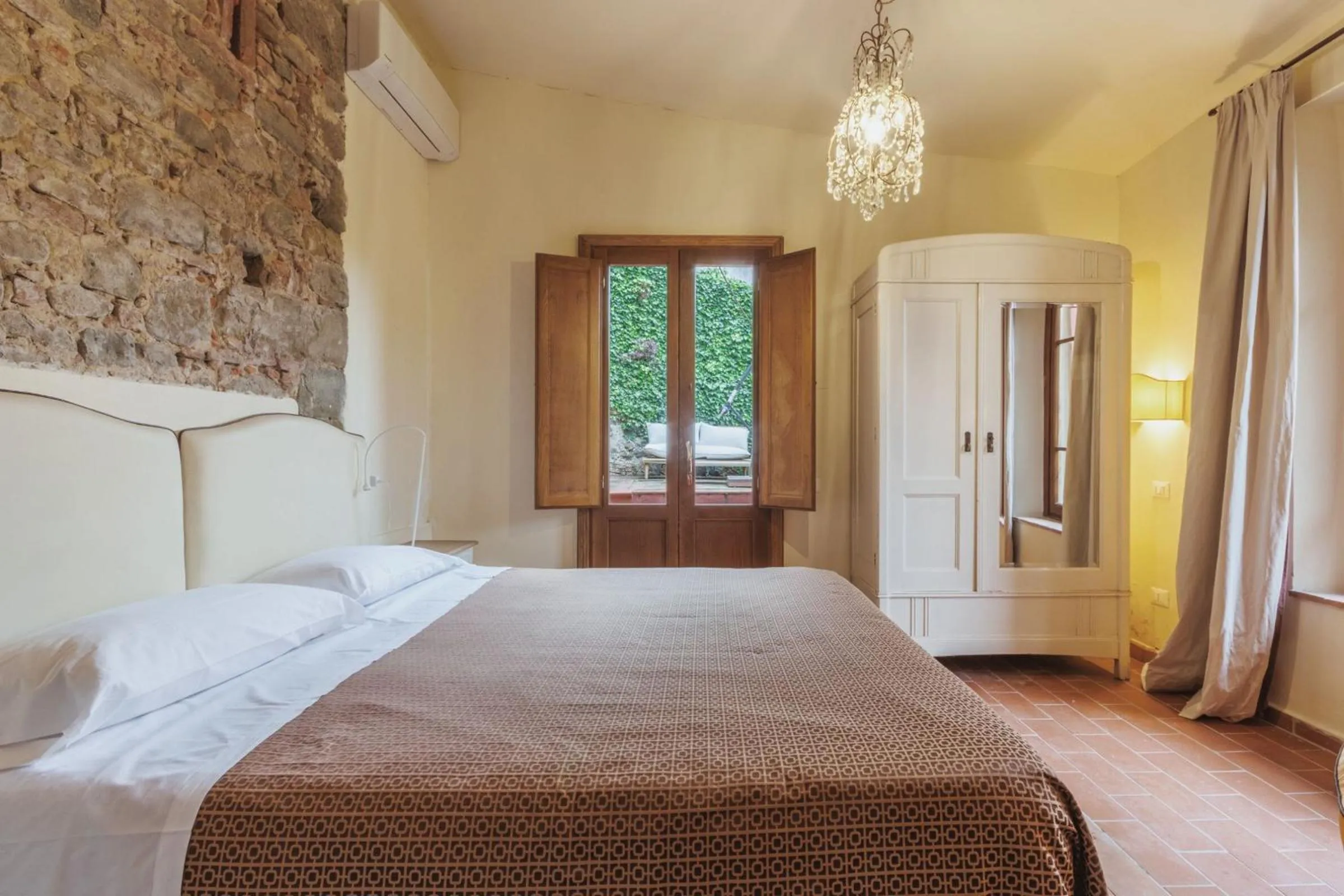 Photo of the whole room, Bed in Hotel Villa Sermolli