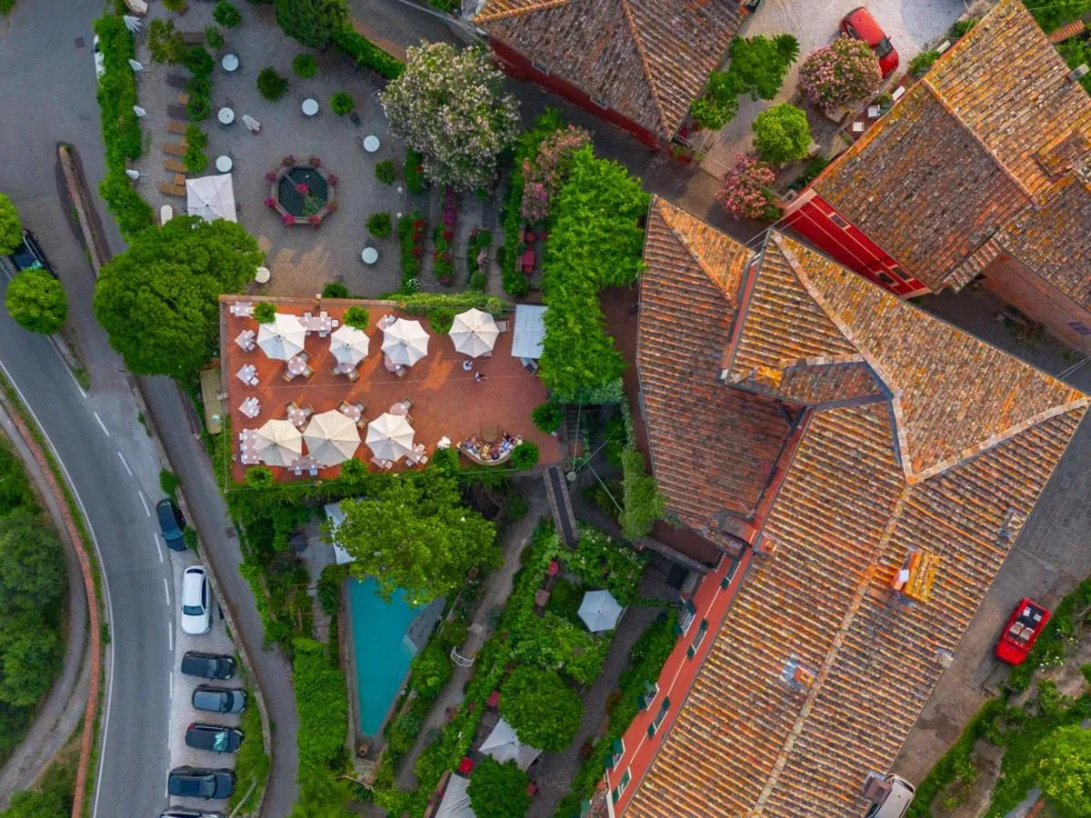 Property building in Hotel Villa Sermolli