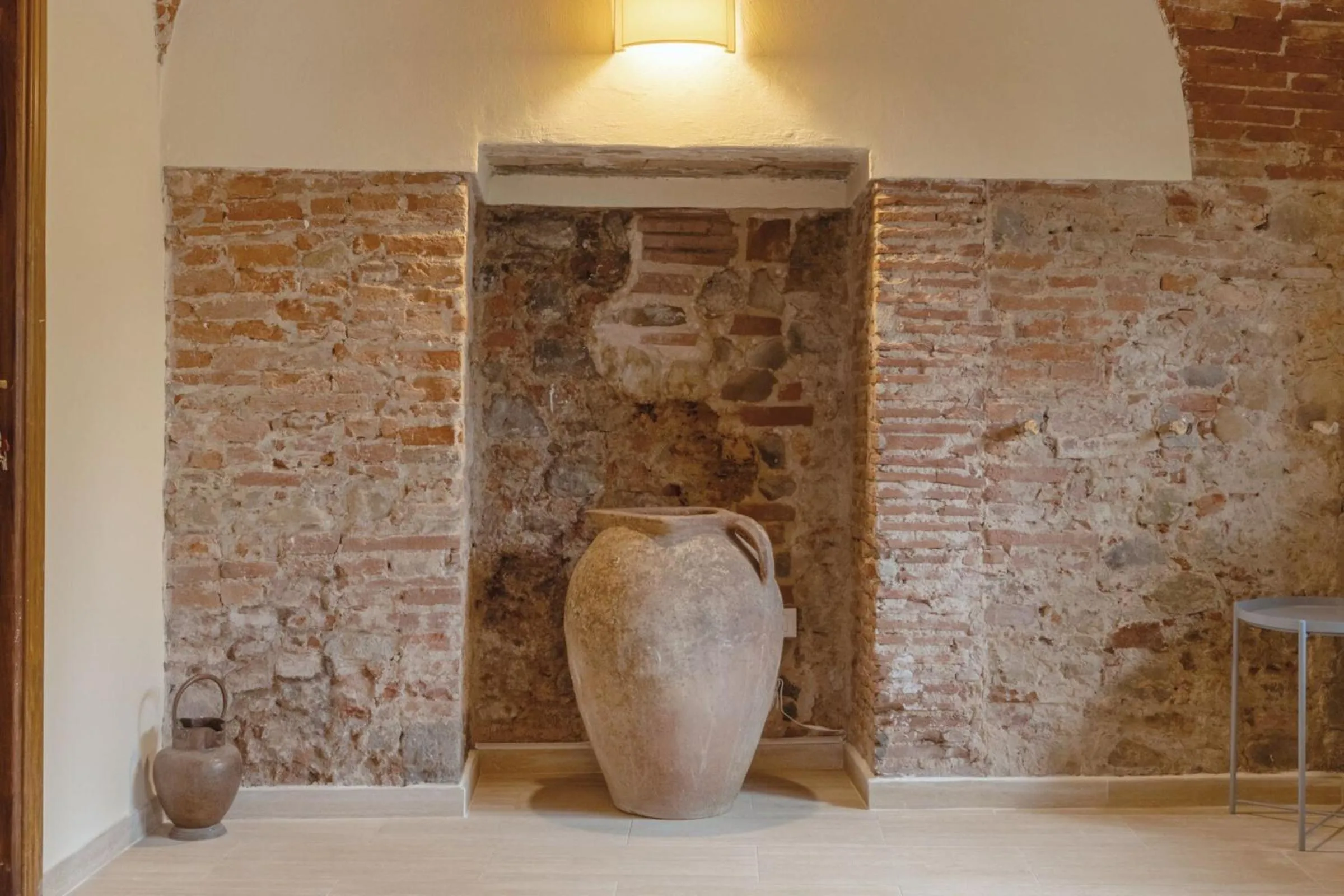 Decorative detail in Hotel Villa Sermolli