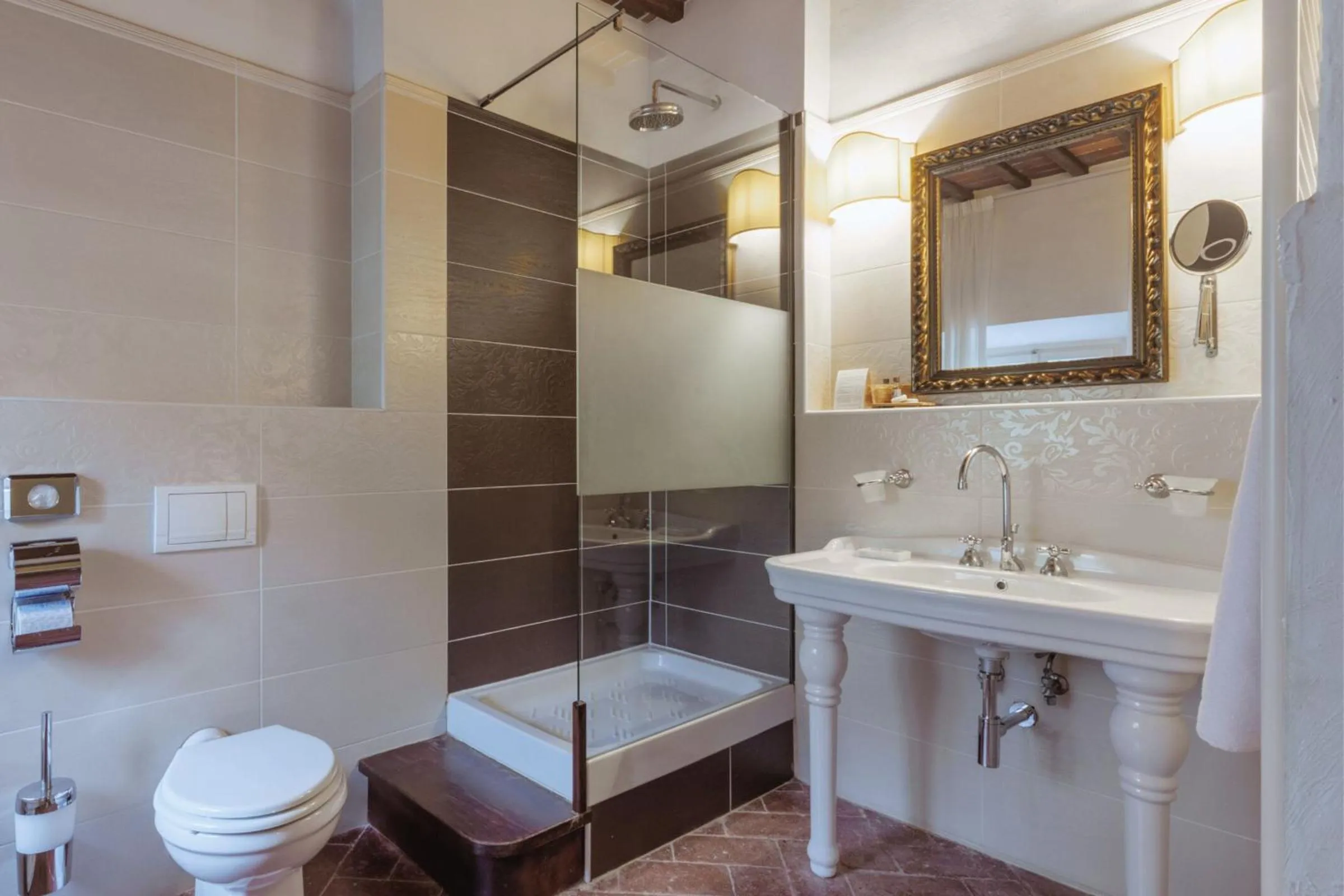 Bathroom in Hotel Villa Sermolli