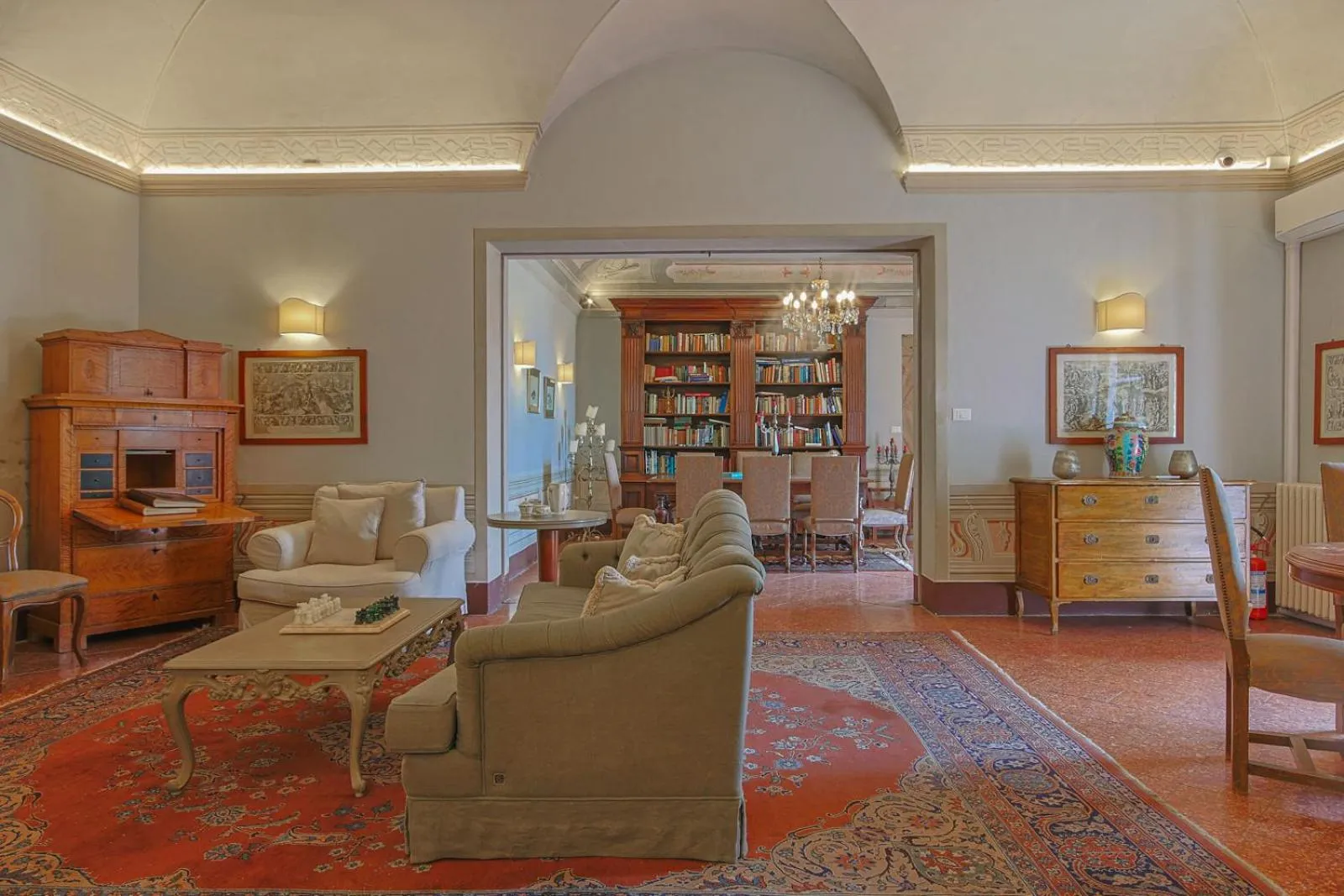Library in Hotel Villa Sermolli