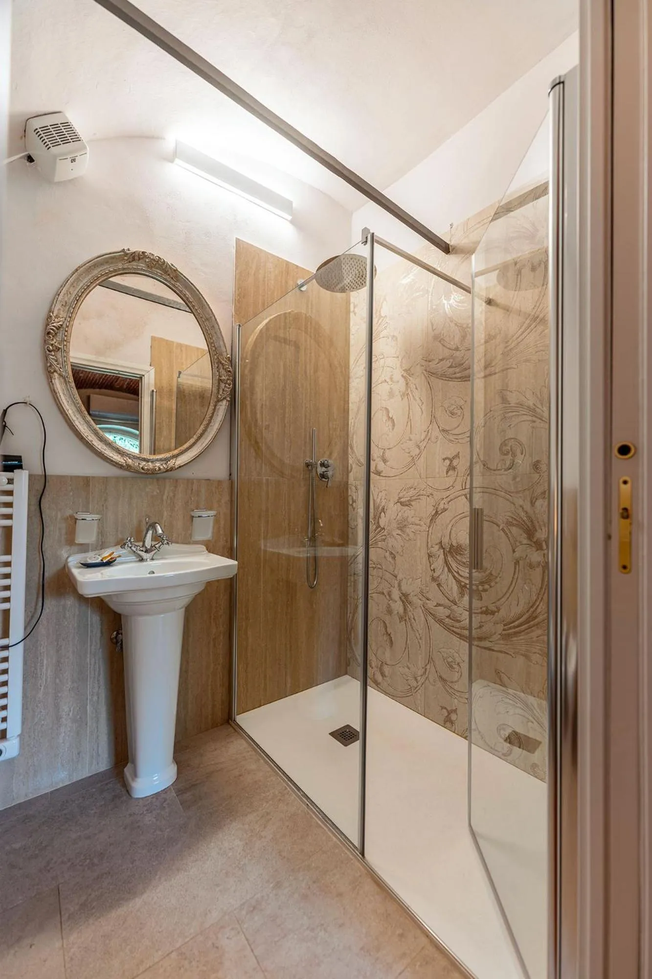 Bathroom in Hotel Villa Sermolli