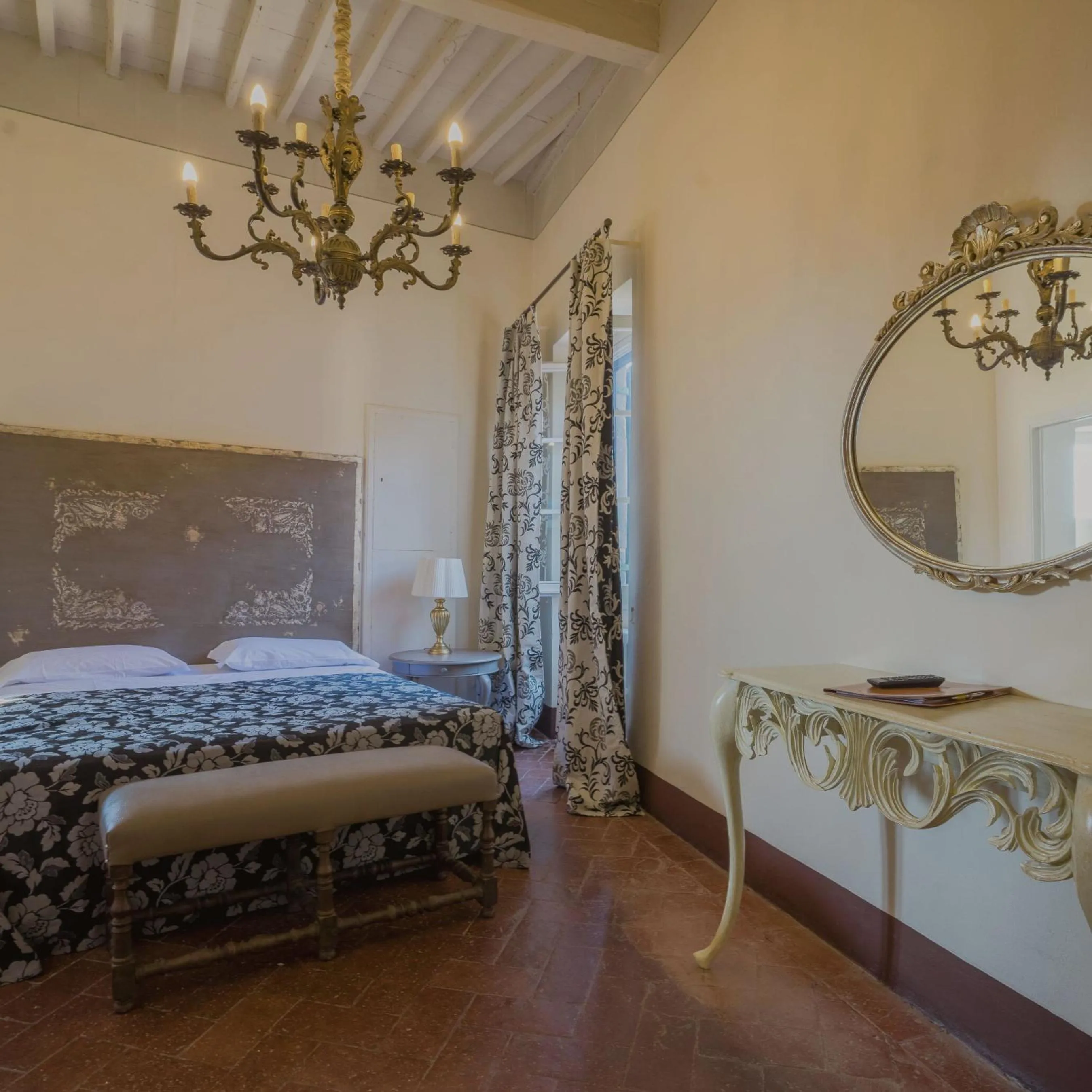 Bed in Hotel Villa Sermolli