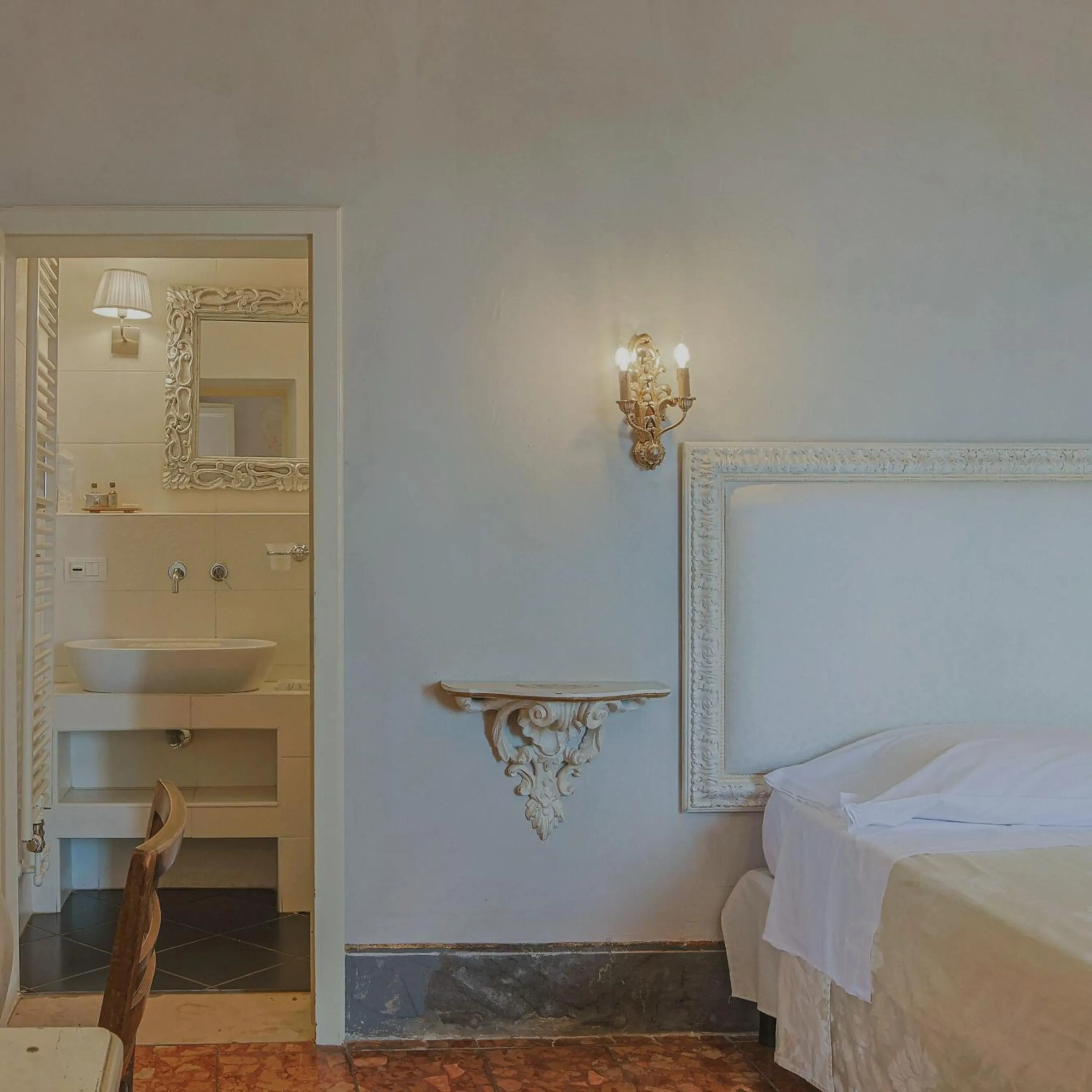 Bathroom in Hotel Villa Sermolli