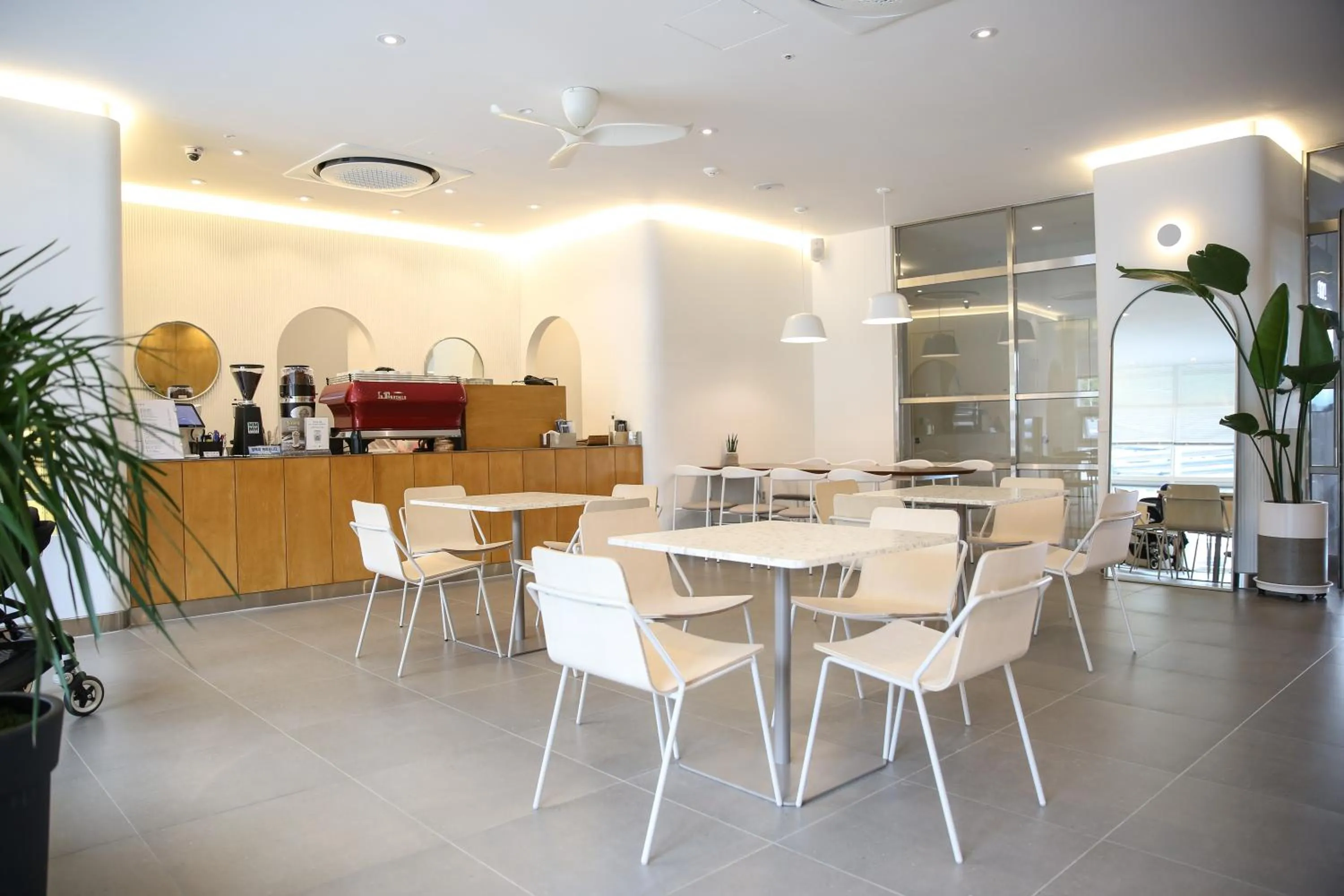 Lounge or bar in Ramada Hotel & Suite by Wyndham Gangwon Pyeongchang