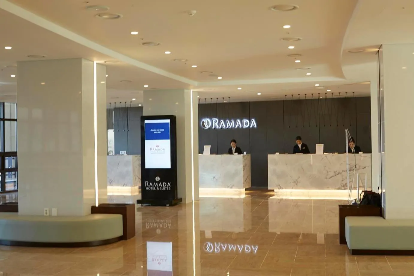 Lobby or reception in Ramada Hotel & Suite by Wyndham Gangwon Pyeongchang