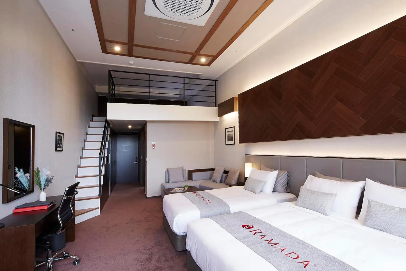 Photo of the whole room, Bed in Ramada Hotel & Suite by Wyndham Gangwon Pyeongchang