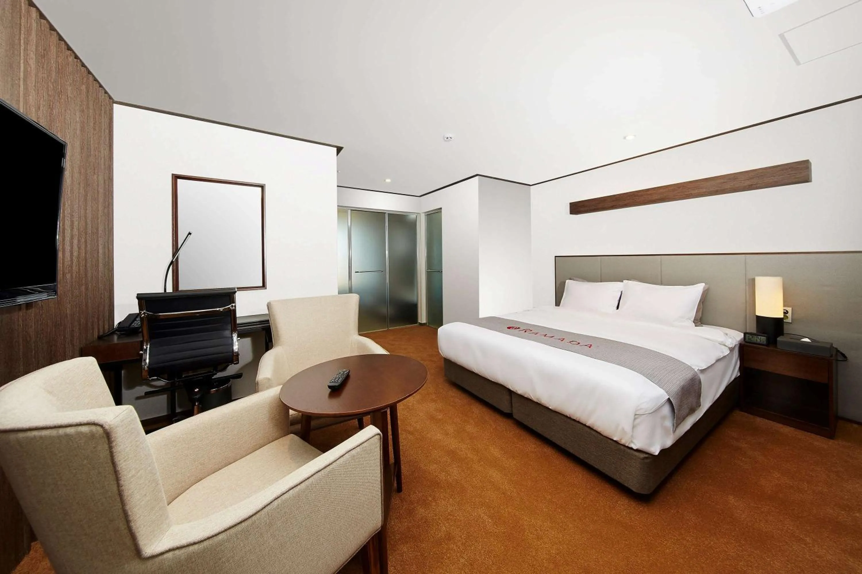 Photo of the whole room, Bed in Ramada Hotel & Suite by Wyndham Gangwon Pyeongchang
