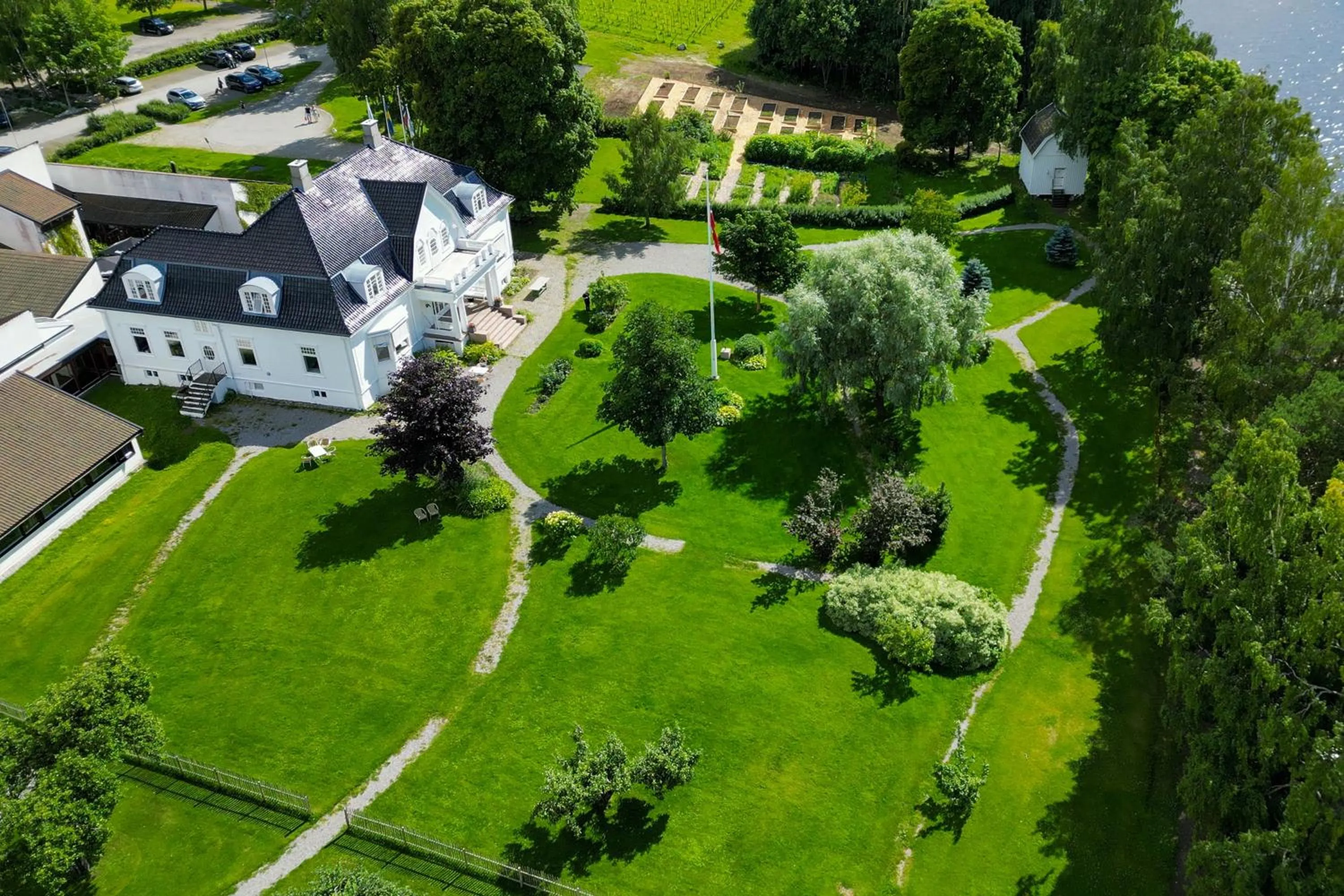 Property building in Thorbjørnrud Hotell