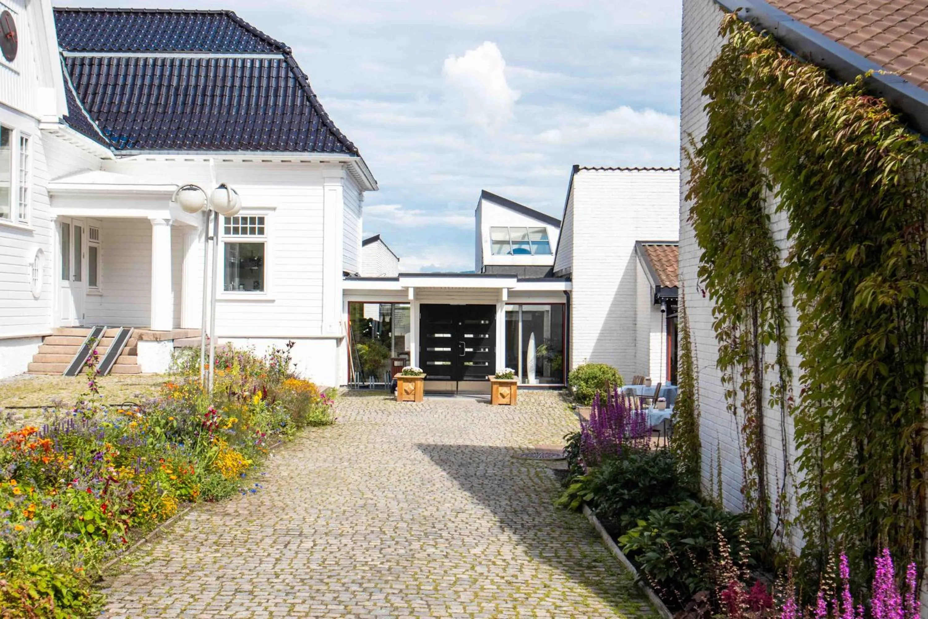 Property building in Thorbjørnrud Hotell