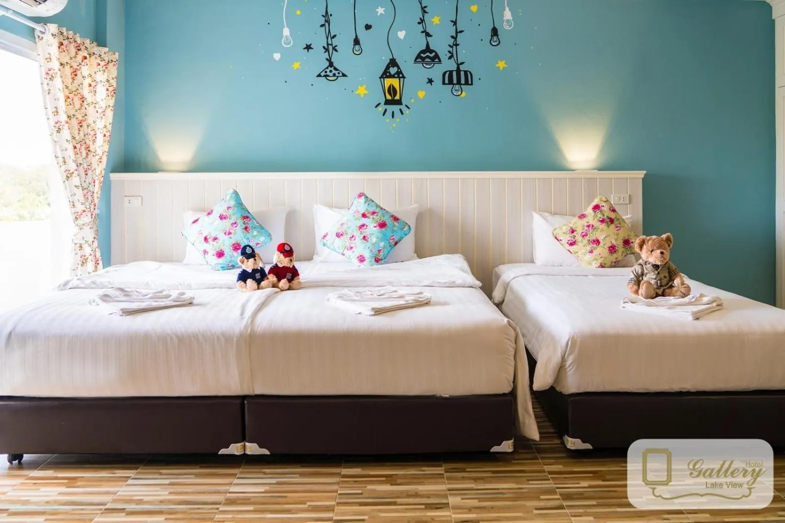 Bed in Gallery Lake View Hotel