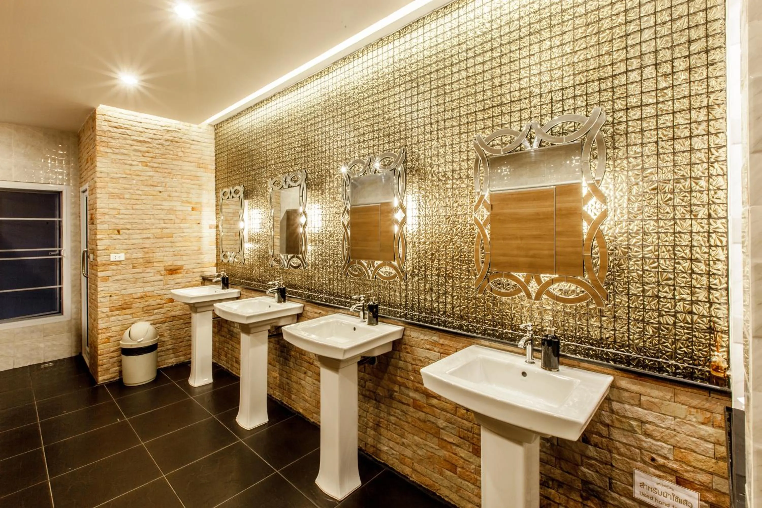 Area and facilities in Gallery Lake View Hotel