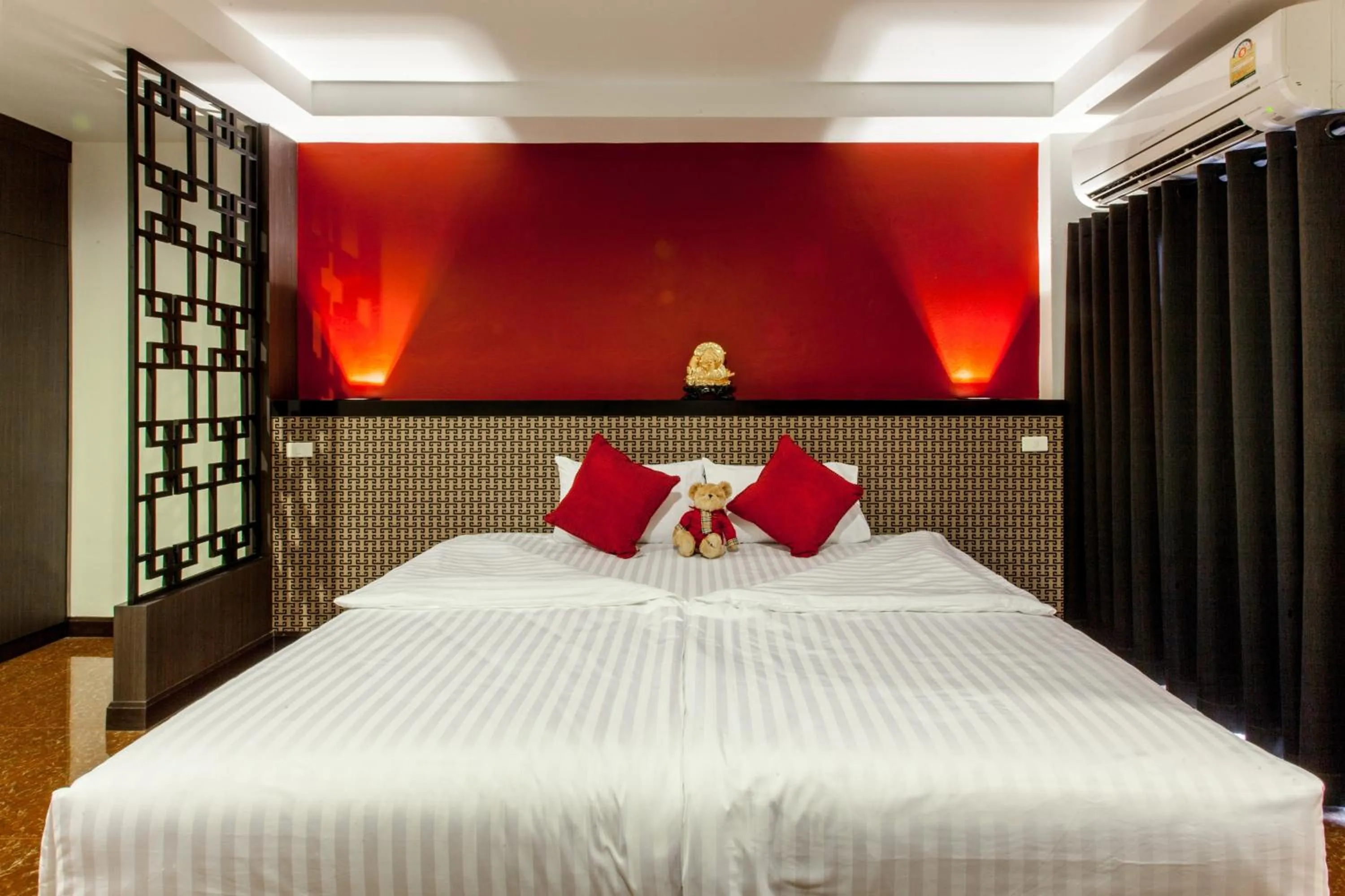 Bed in Gallery Lake View Hotel