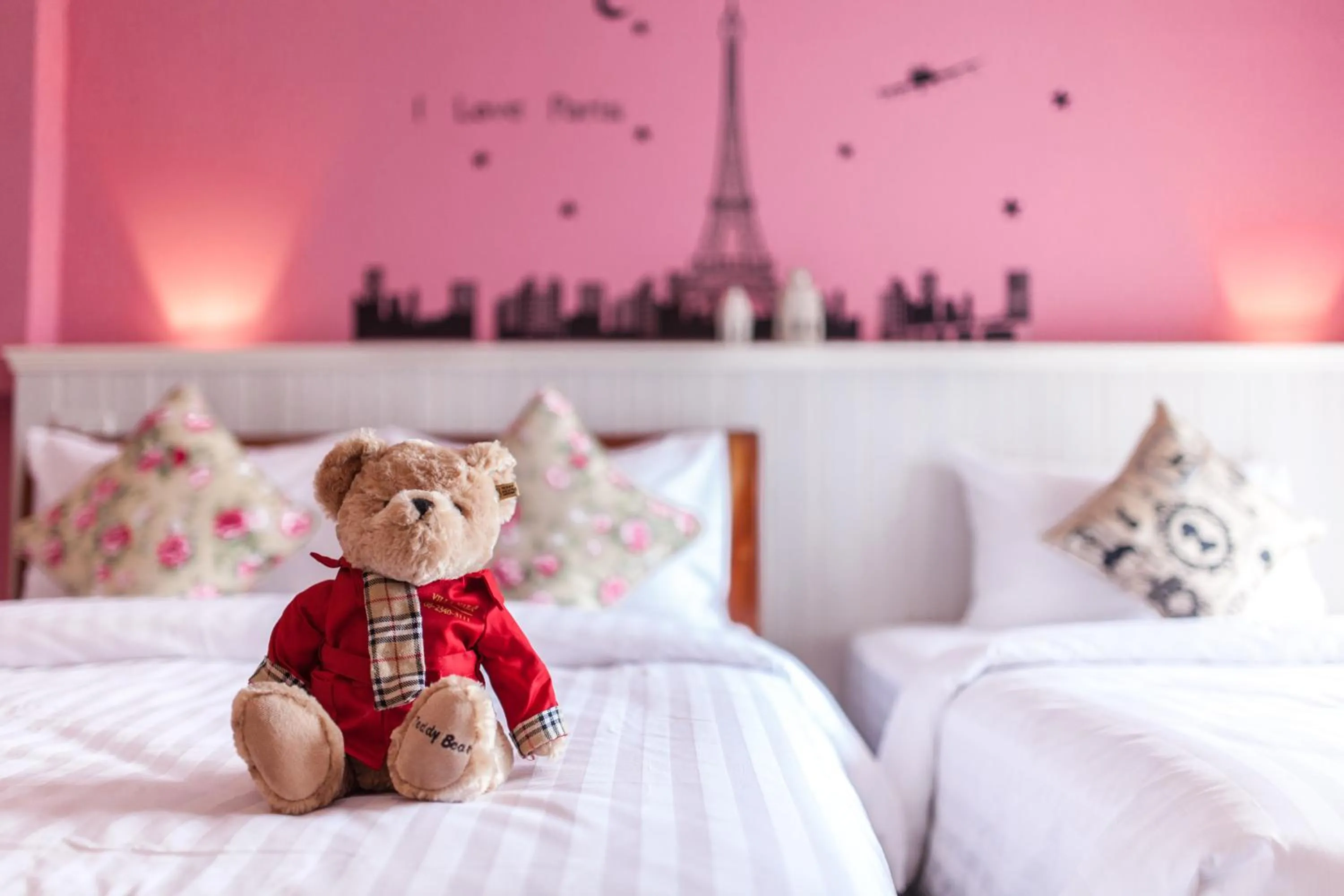 Bed in Gallery Lake View Hotel