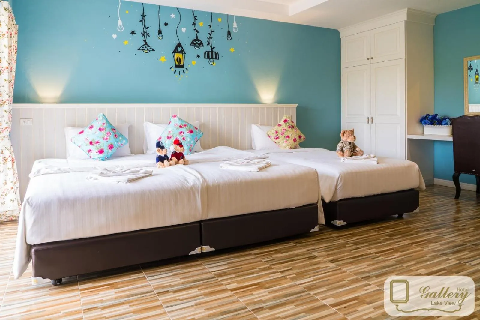 Bed in Gallery Lake View Hotel