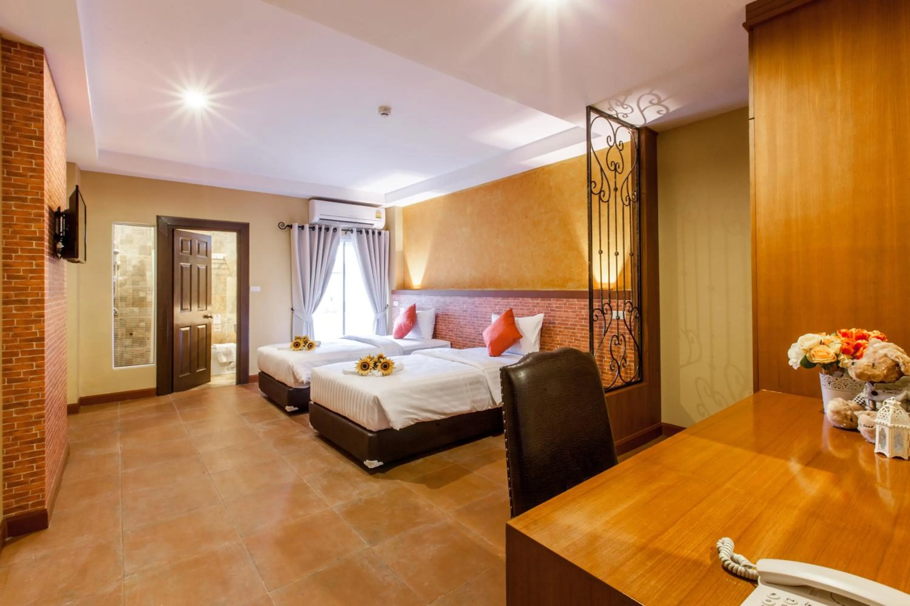 Bed in Gallery Lake View Hotel