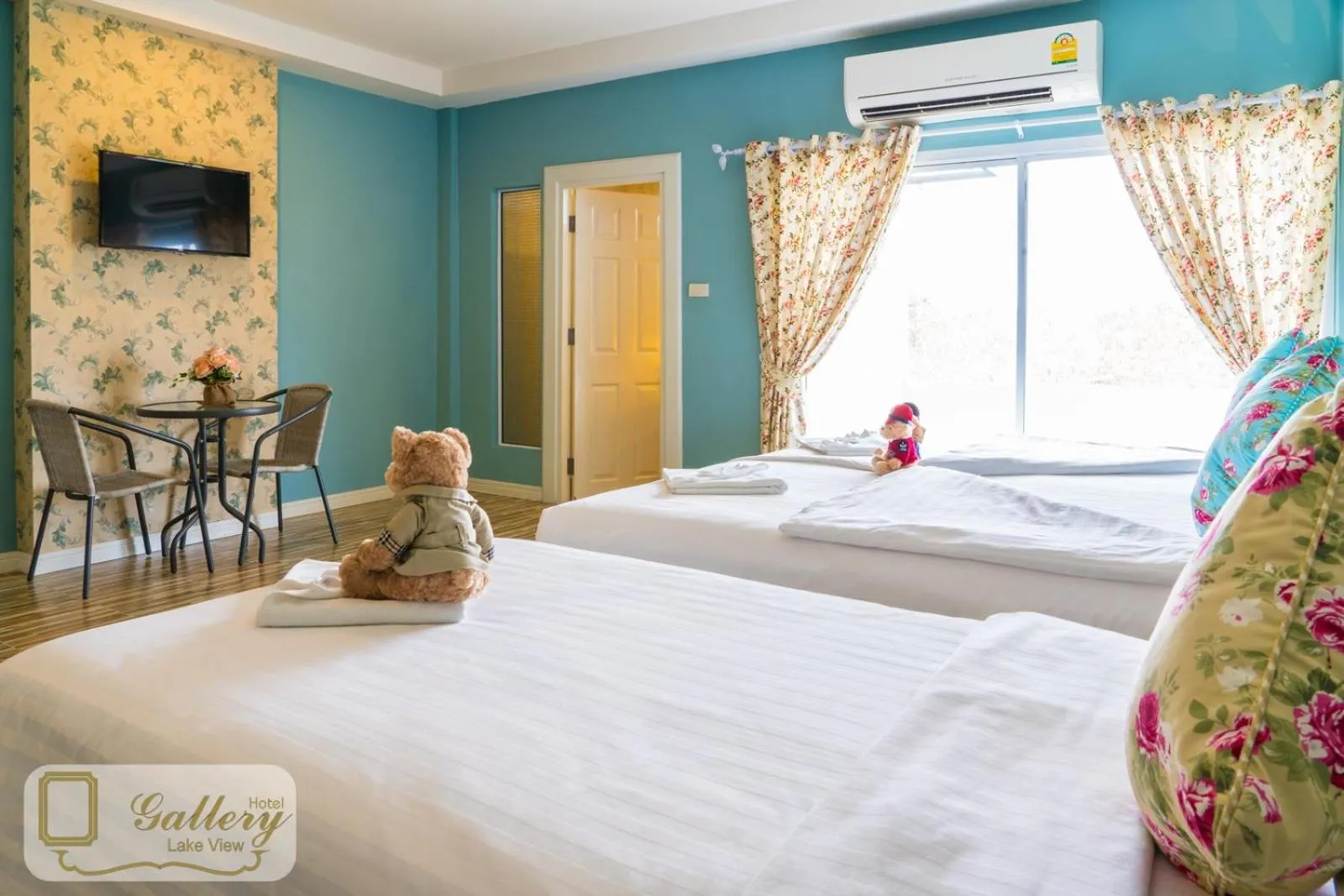 Bed in Gallery Lake View Hotel