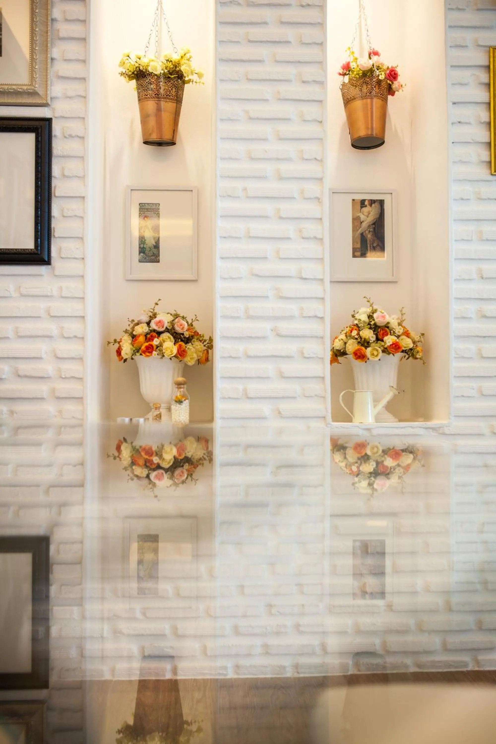 Decorative detail in Gallery Lake View Hotel