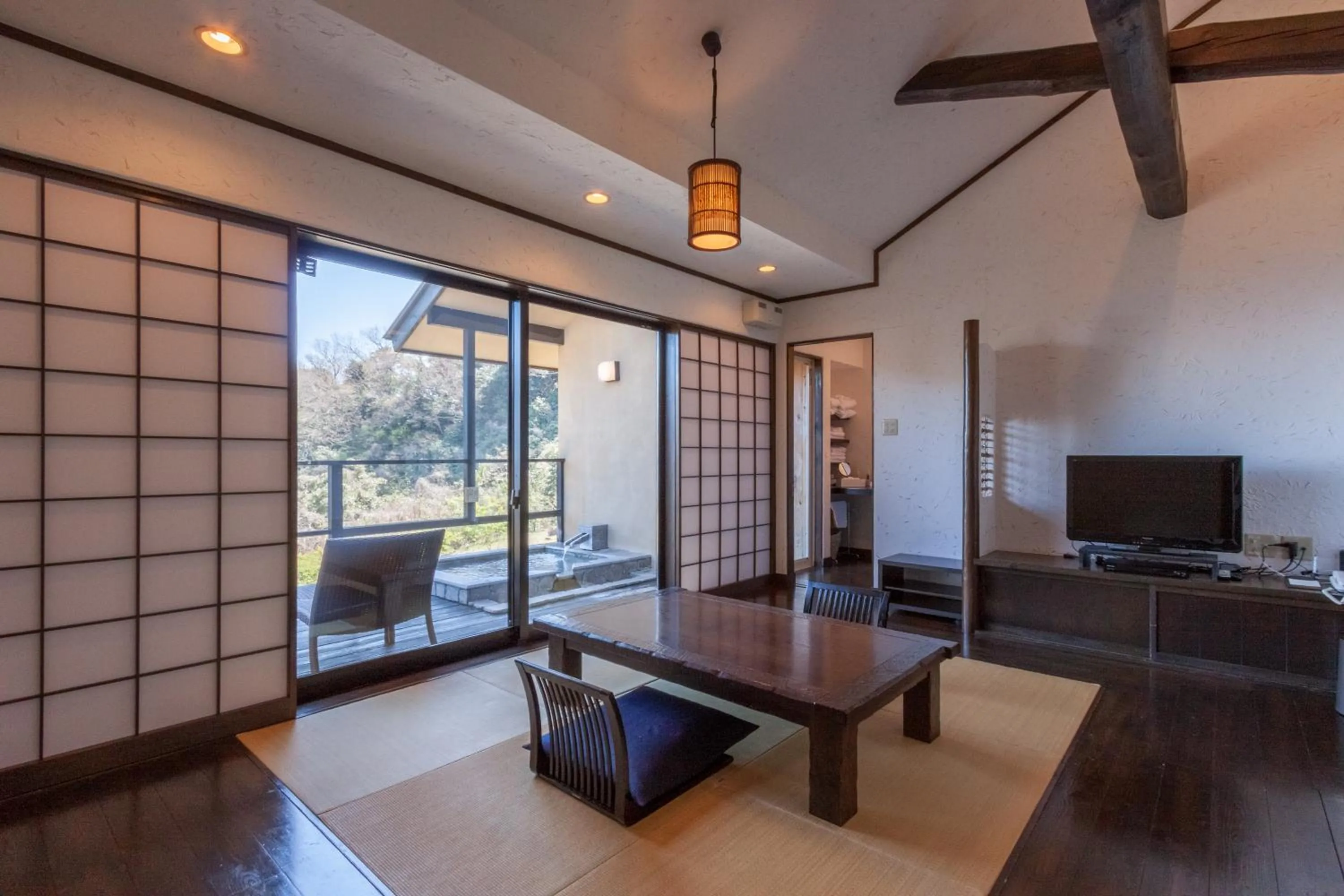 Living room in Ito Yukitei Kawana Bettei