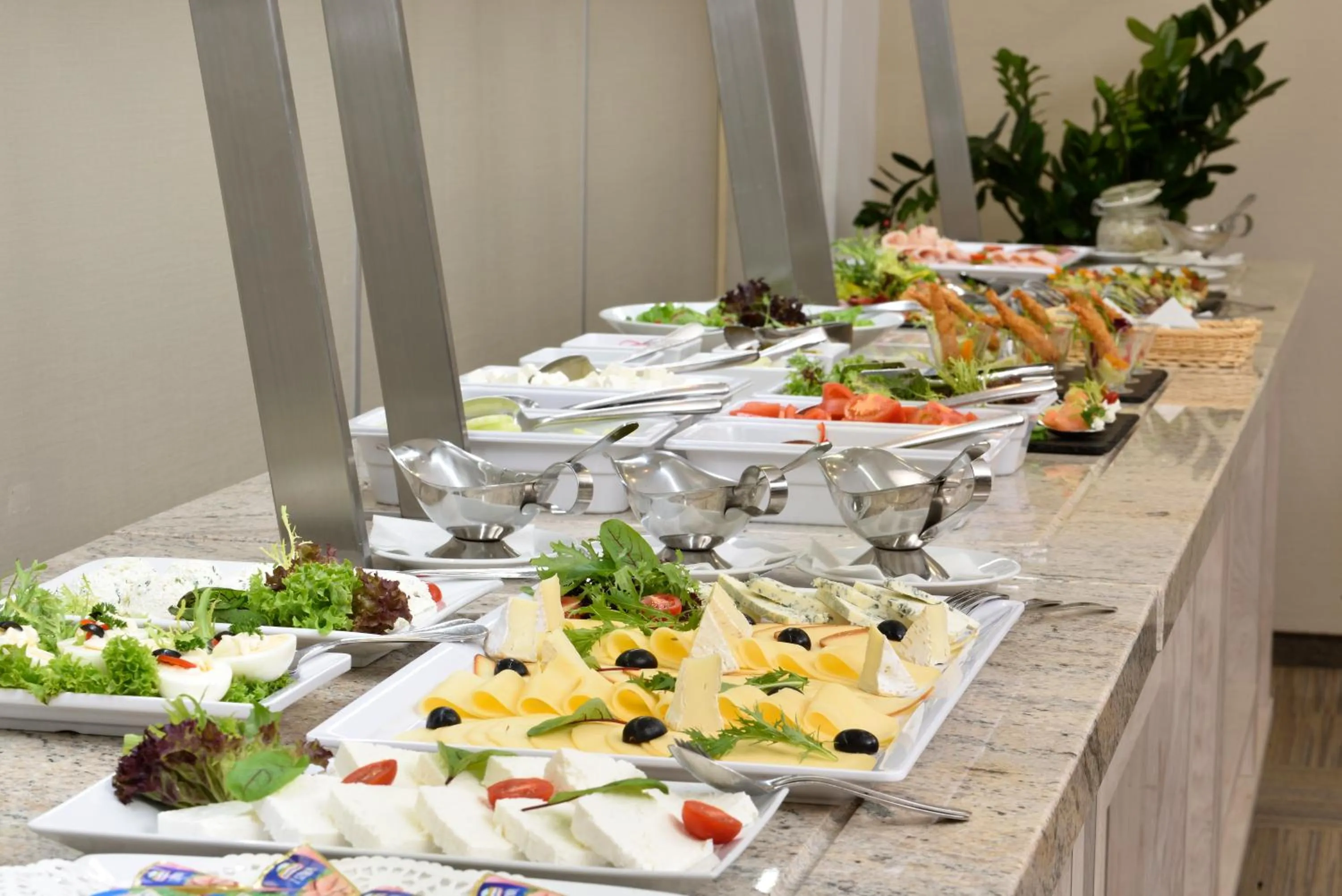 Restaurant/places to eat in City Hotel