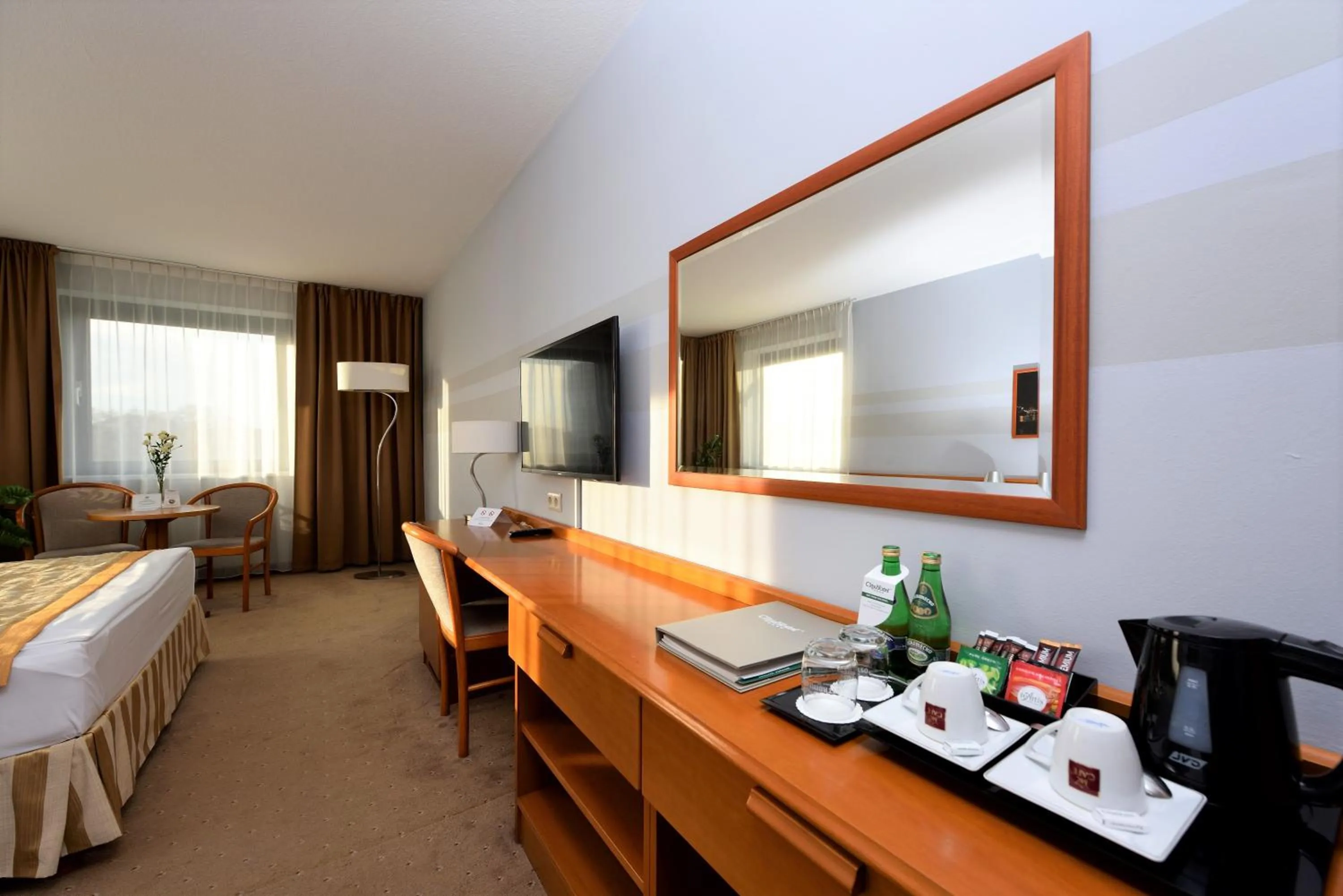 Photo of the whole room, Bed in City Hotel