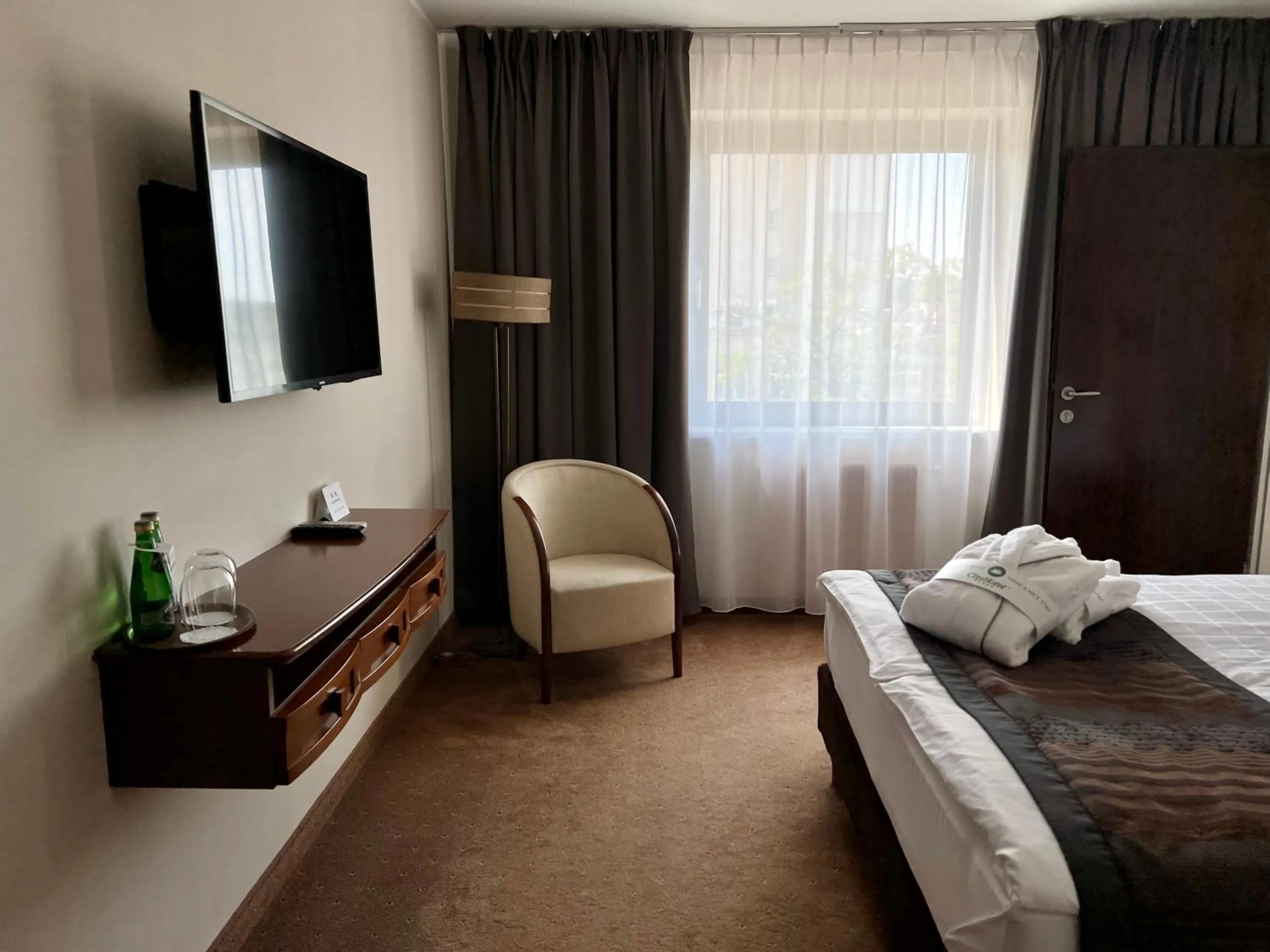 Bedroom, Bed in City Hotel