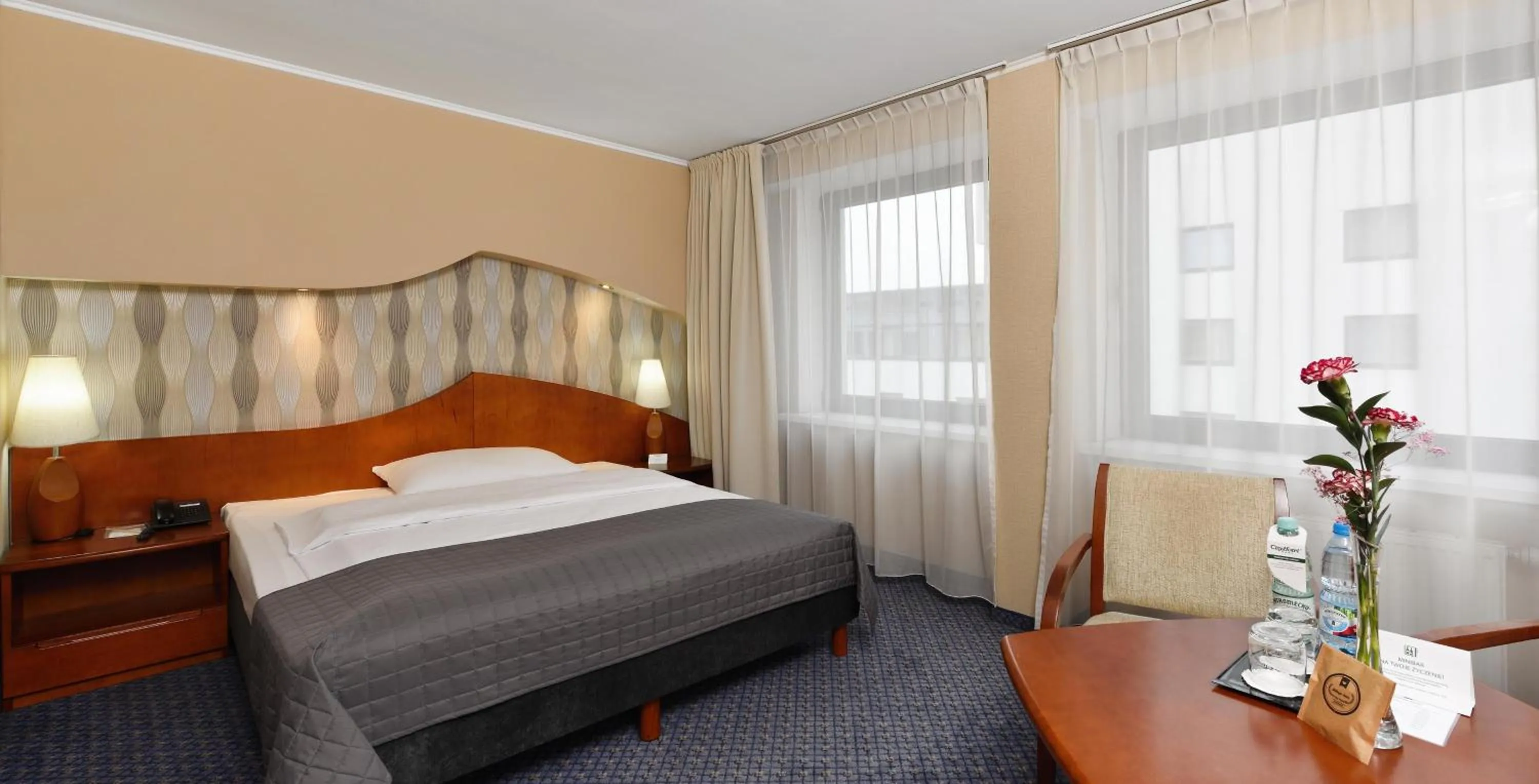 Photo of the whole room, Bed in City Hotel